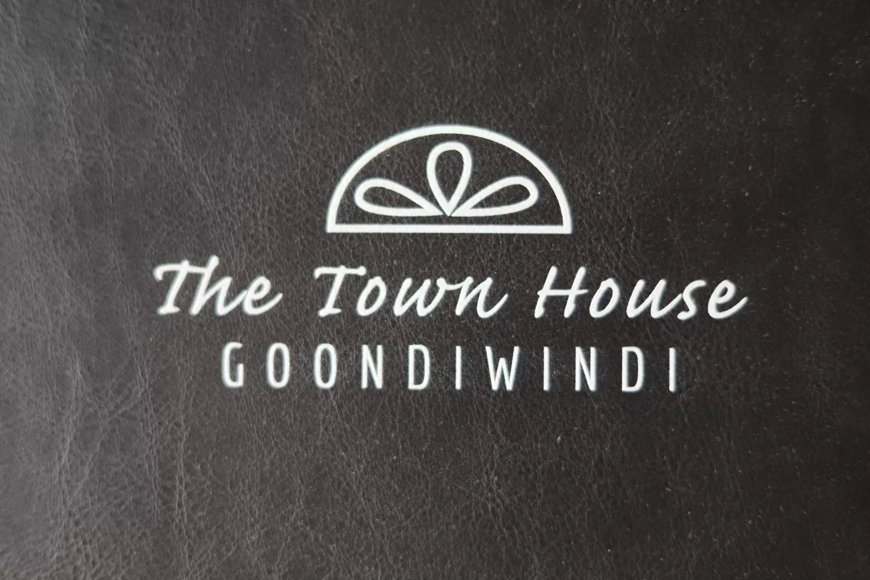 Property Logo/Sign in The Town House Motor Inn