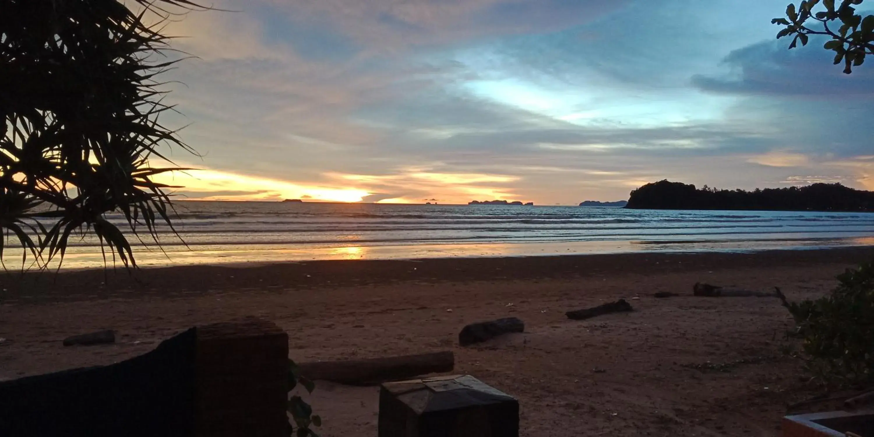 Sunset, Beach in D.R. Lanta Bay Resort