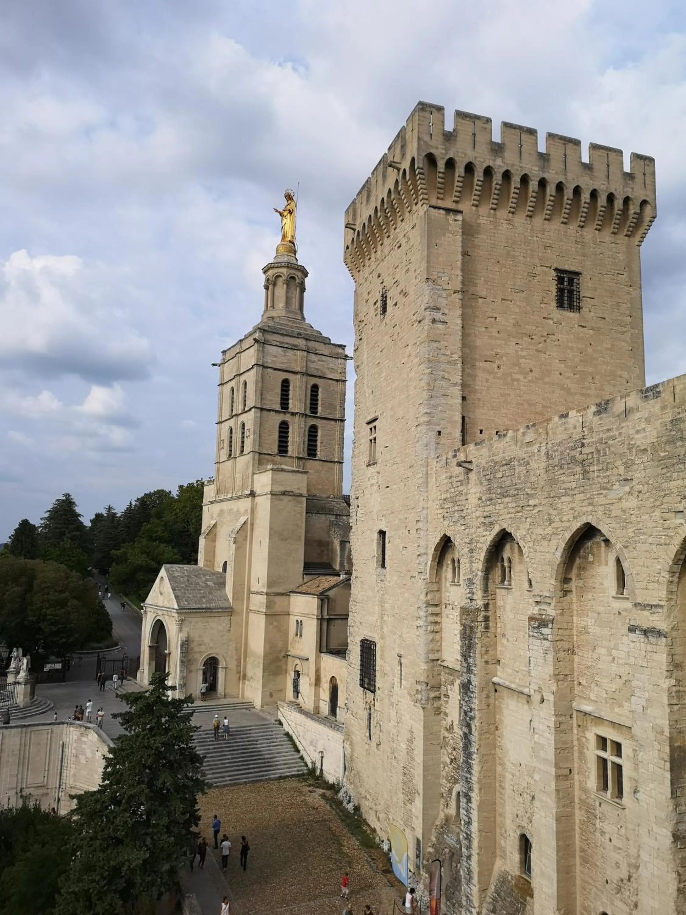 Property building in La Maison Grivolas Appartements et Maison d'hôtes