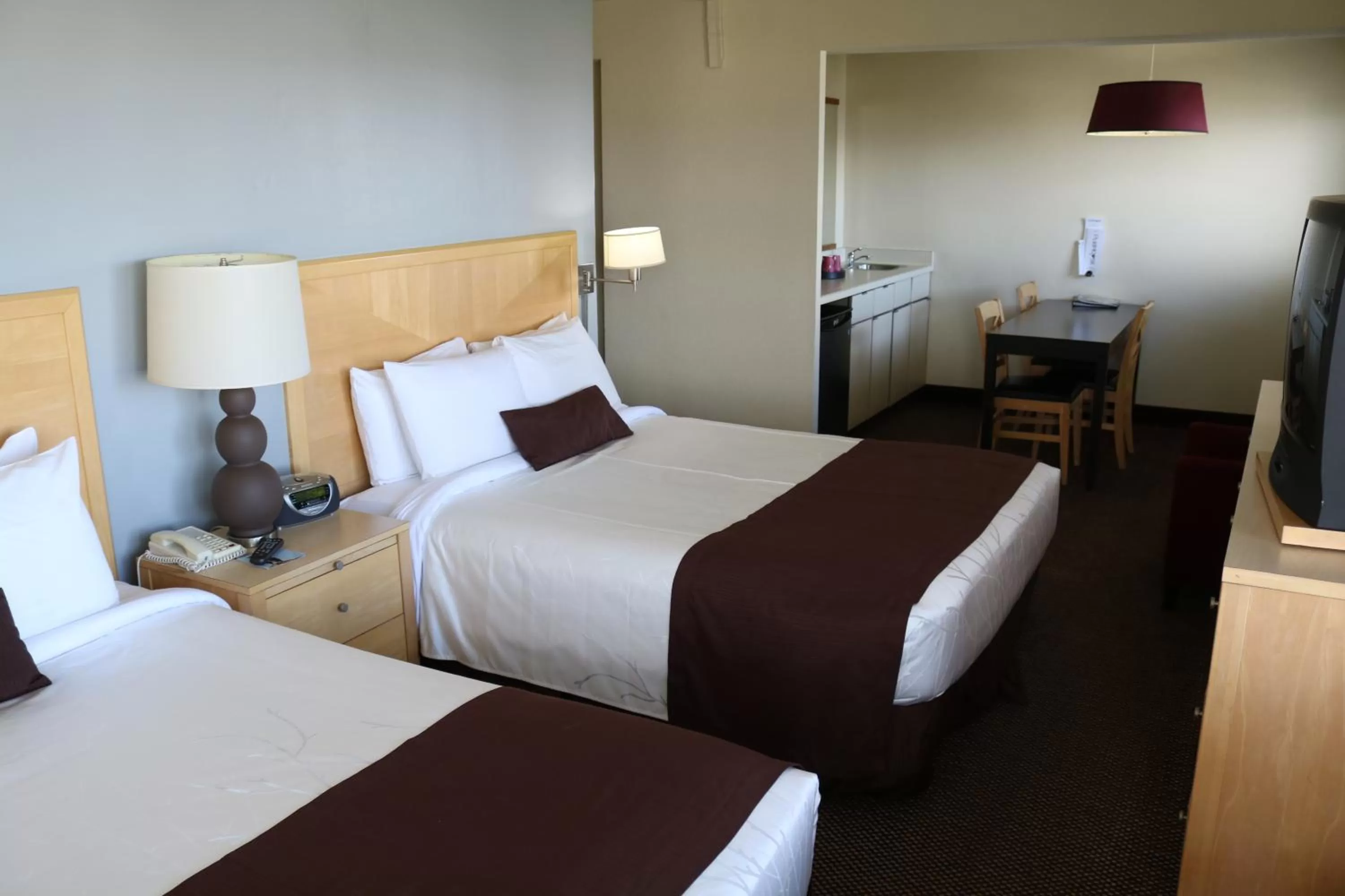 Bed, Room Photo in Inlet Tower Hotel & Suites