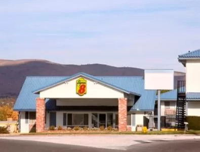 Facade/entrance in Super 8 by Wyndham Susanville