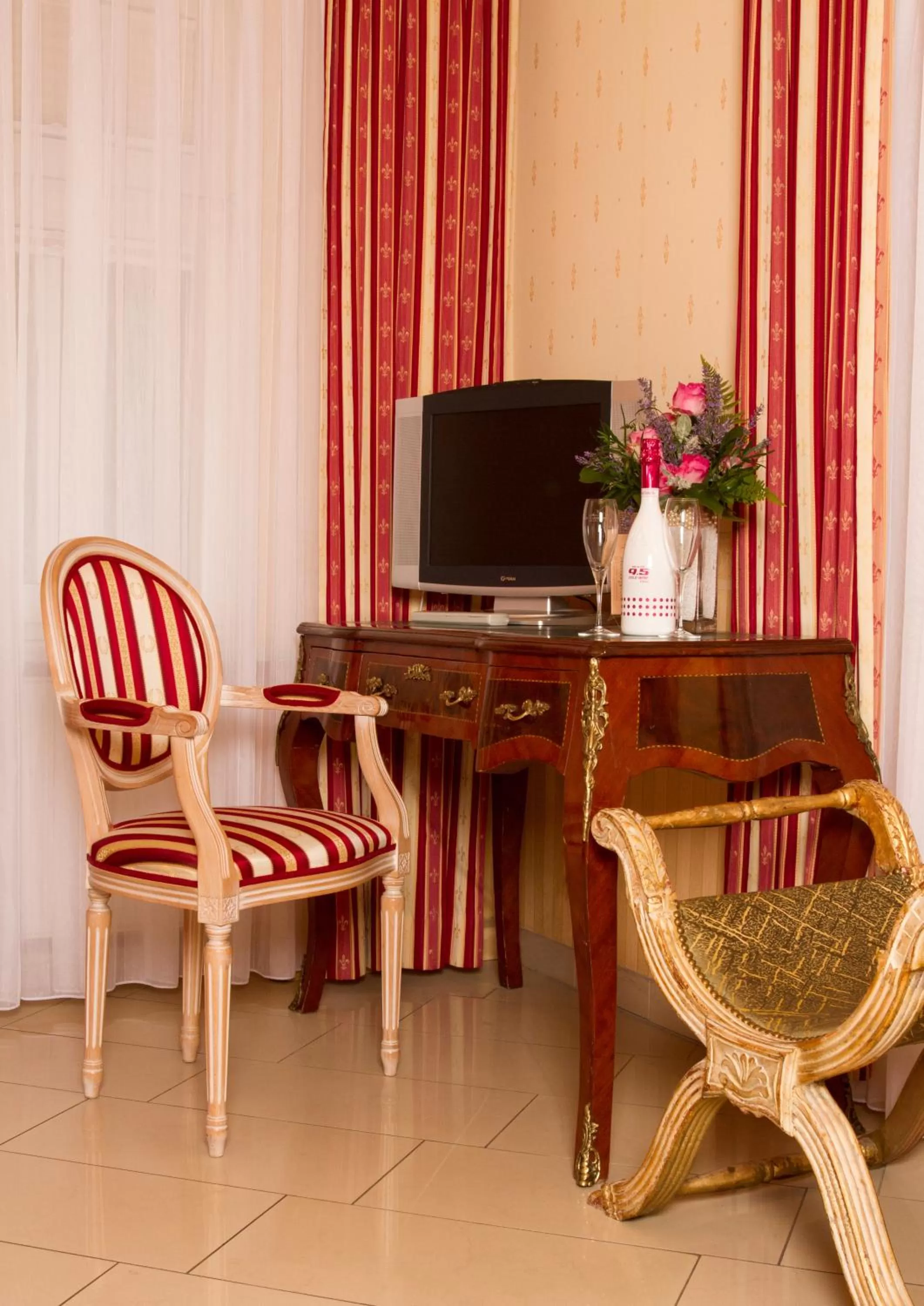 TV and multimedia in Hotel Don Giovanni