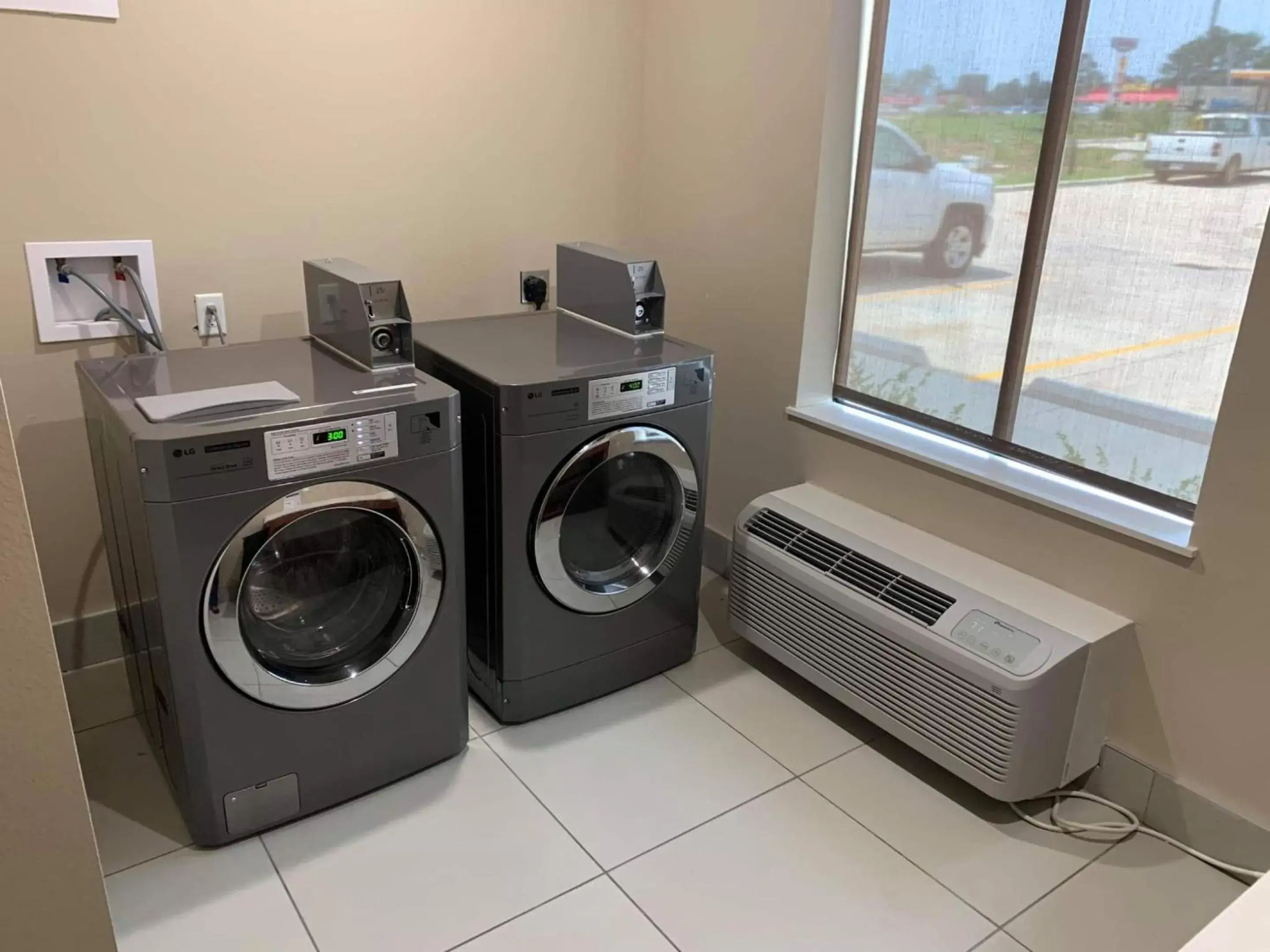 washing machine, Bathroom in Comfort Suites West Monroe near Ike Hamilton Expo Center
