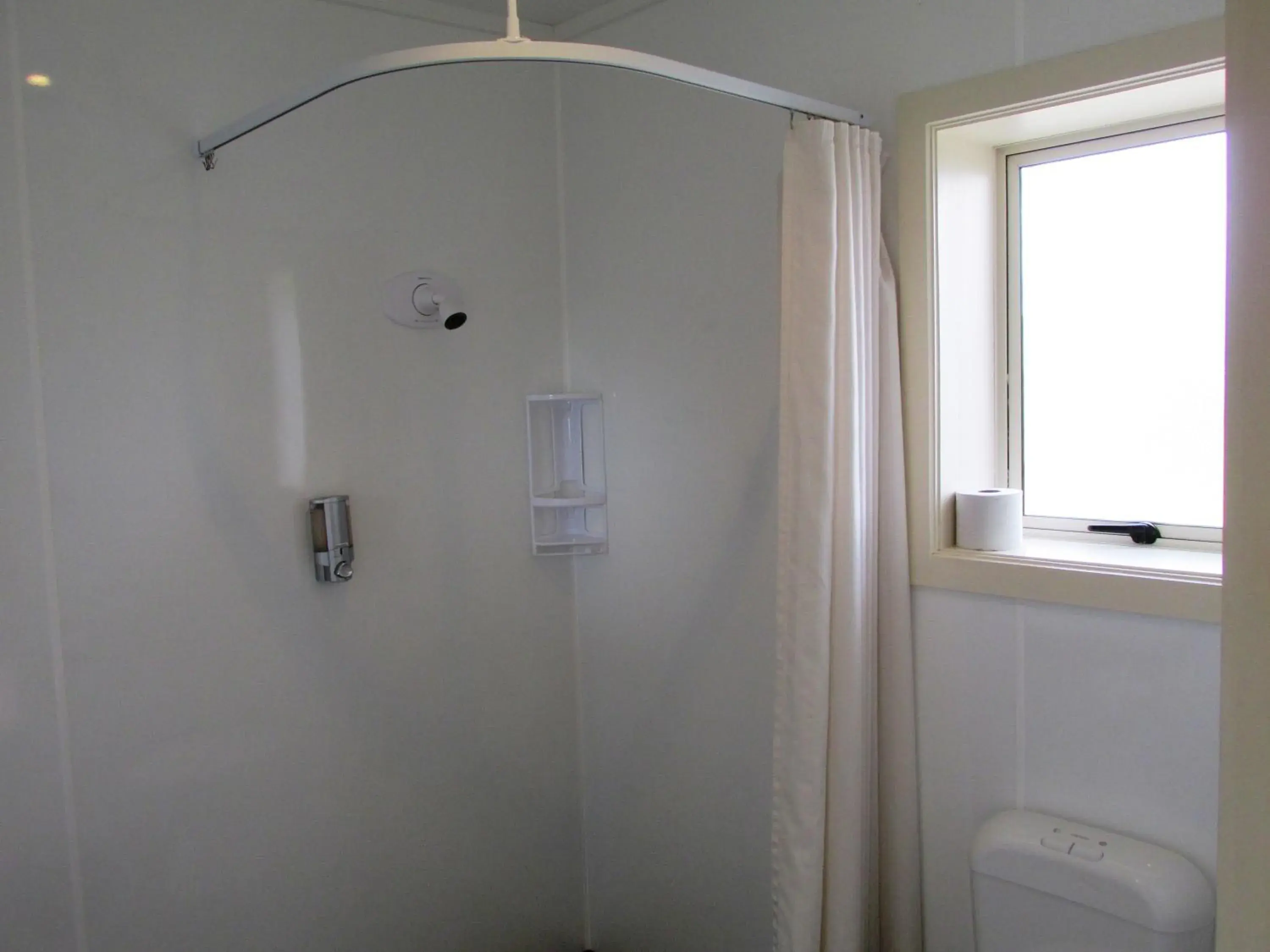 Shower, Bathroom in Dunedin Holiday Park