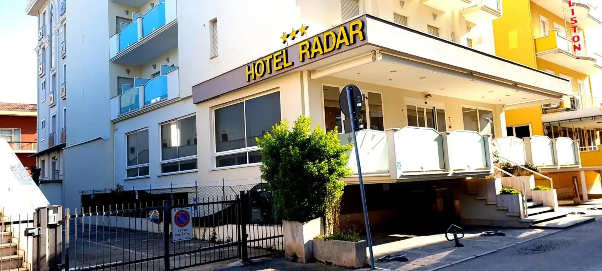 Property building in Hotel Radar