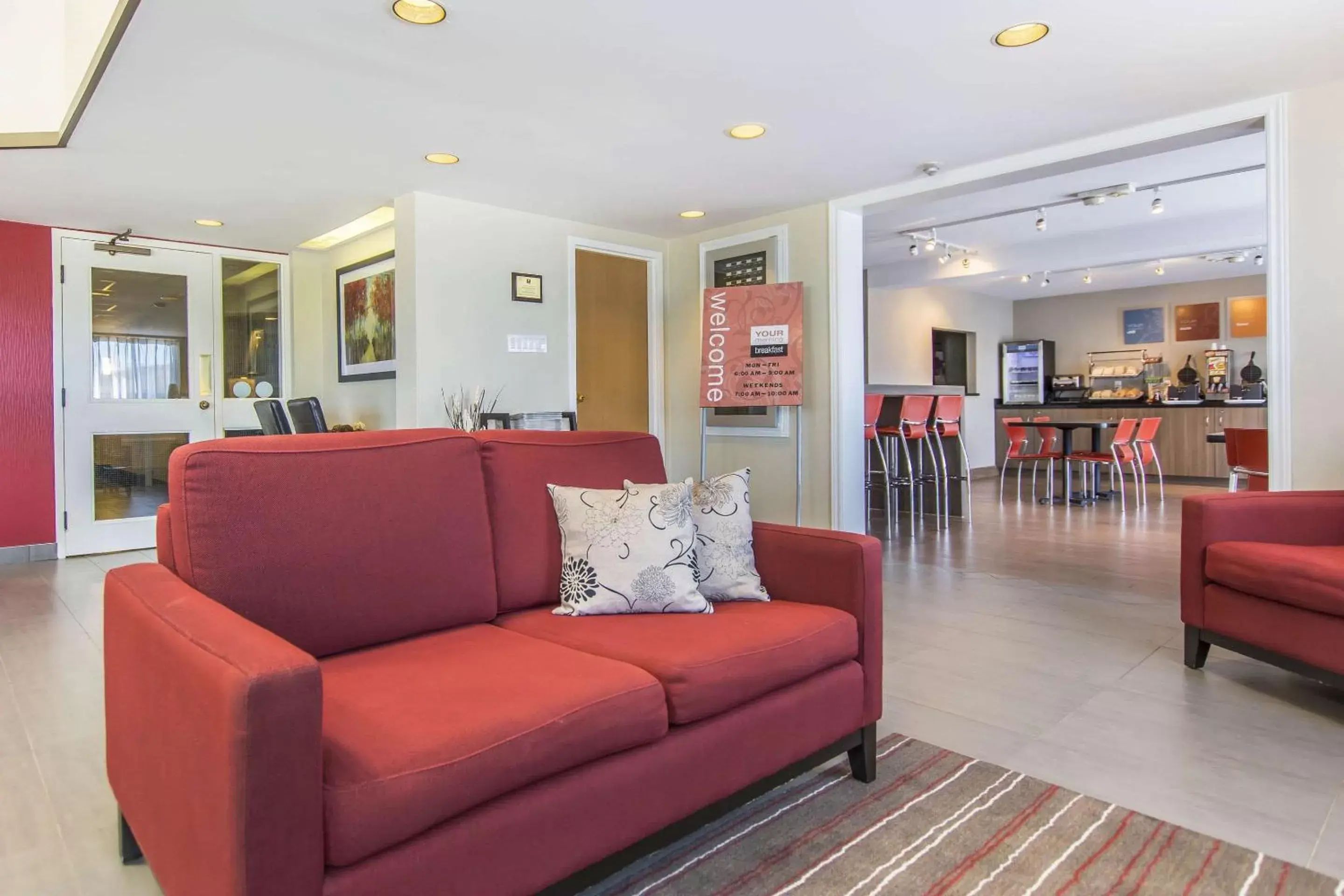 Lobby or reception, Seating Area in Comfort Inn Yarmouth