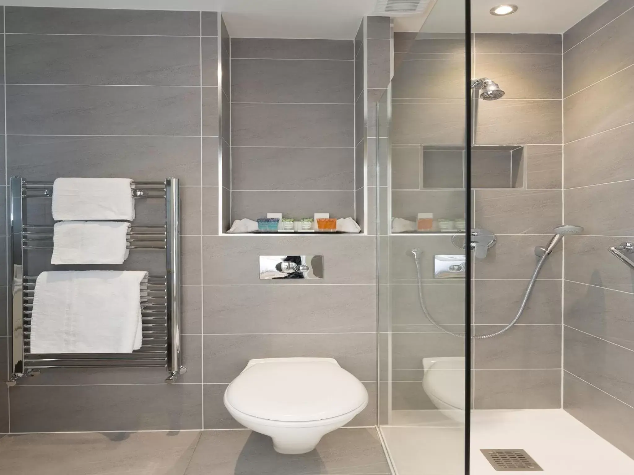 Shower, Bathroom in Sandymount Hotel