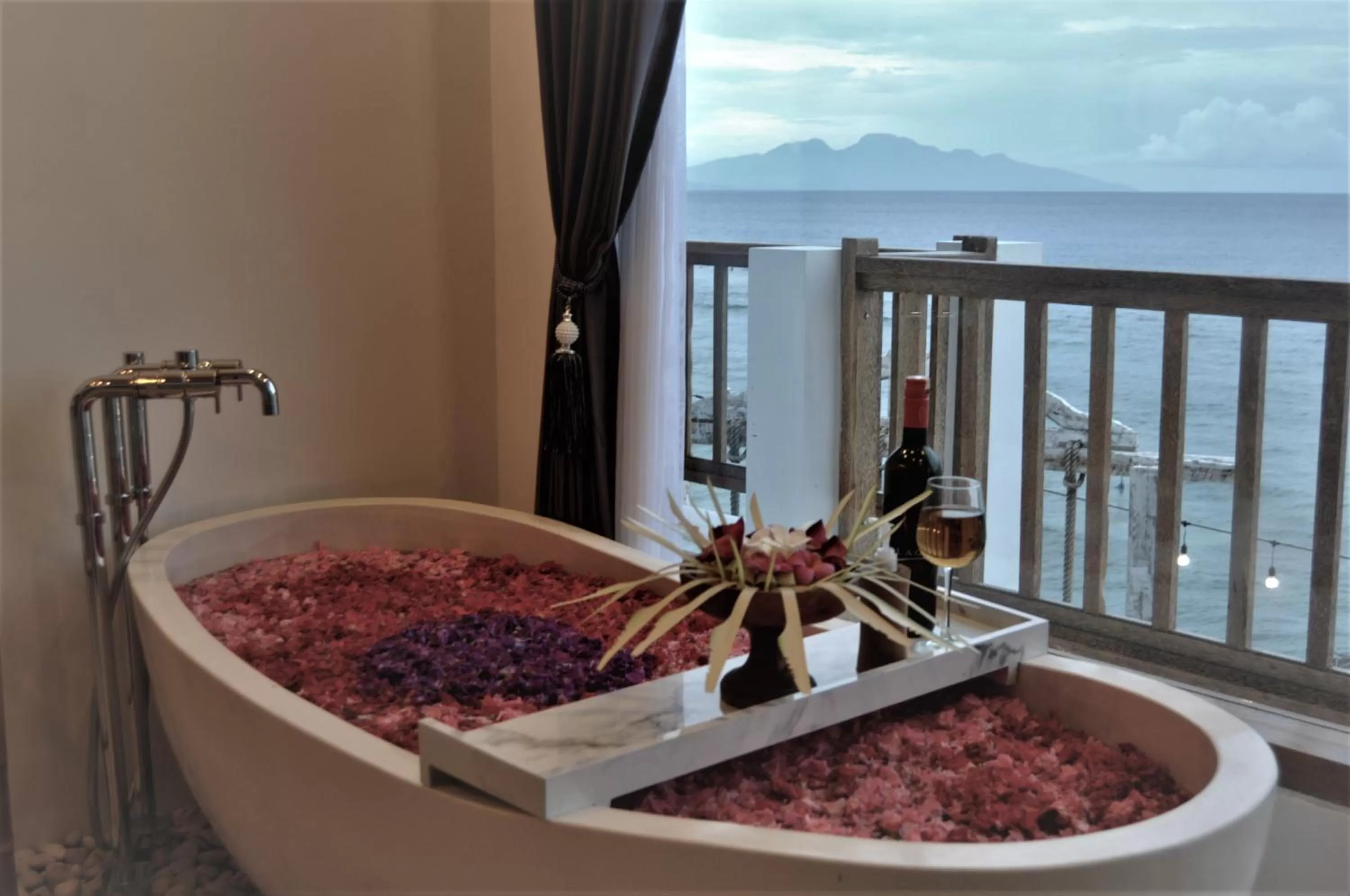 Decorative detail in SUITE OCEAN BLUE