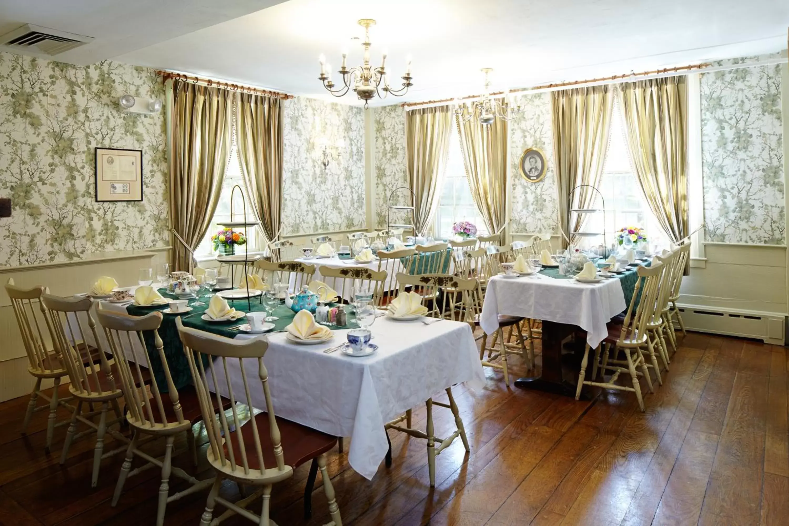 Restaurant/places to eat in Concord's Colonial Inn Restaurant/places to eat in Concord's Colonial Inn