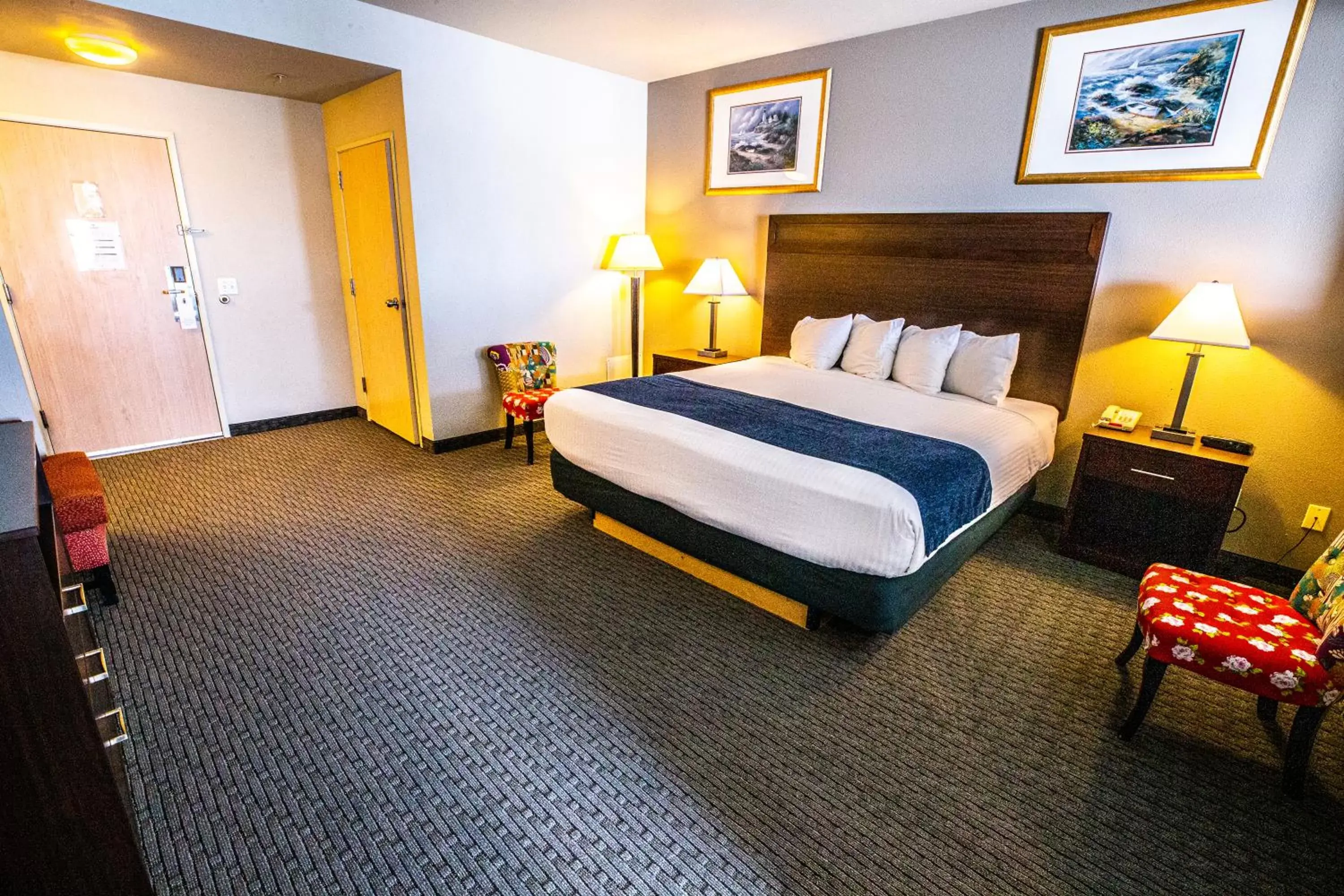Bed in BayVue Hotel, Resort & Suites