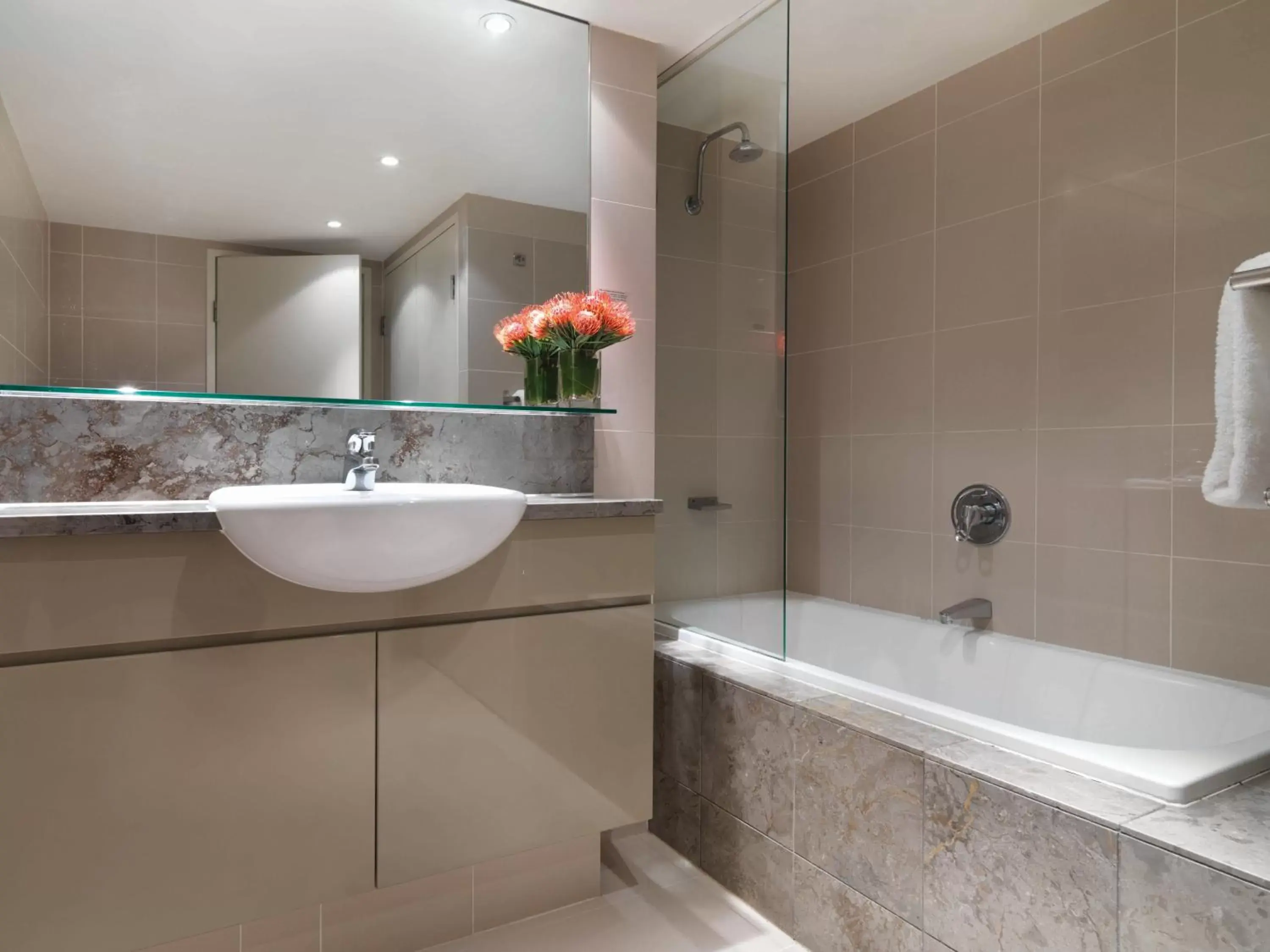 Bathroom in Adina Apartment Hotel Sydney, Darling Harbour