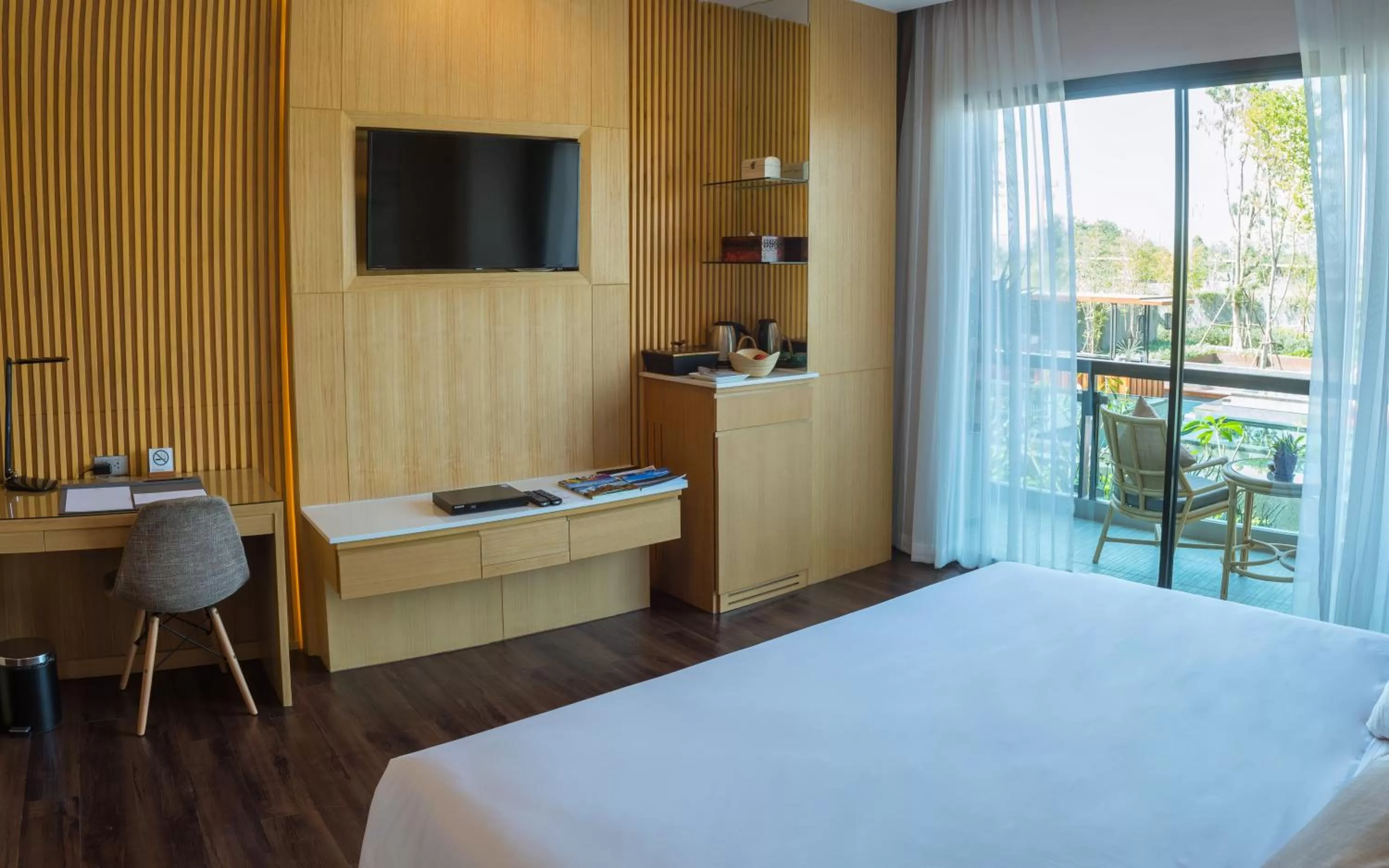 Balcony/Terrace, Bed in North Hill City Resort