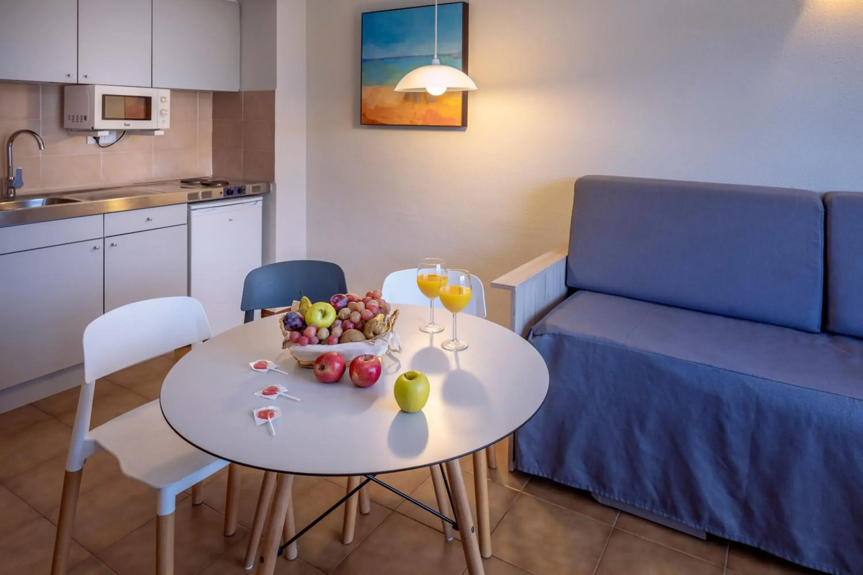 Kitchen or kitchenette, Dining Area in GHT Aparthotel Tossa Park