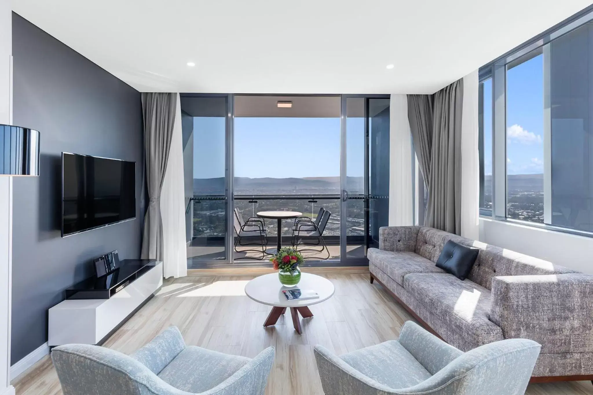 Living room, Seating Area in Meriton Suites Southport