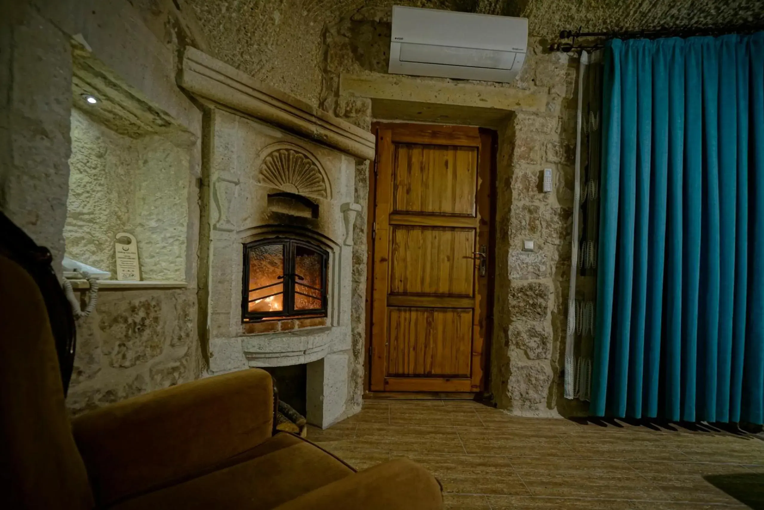 flat iron, Seating Area in Holiday Cave Hotel