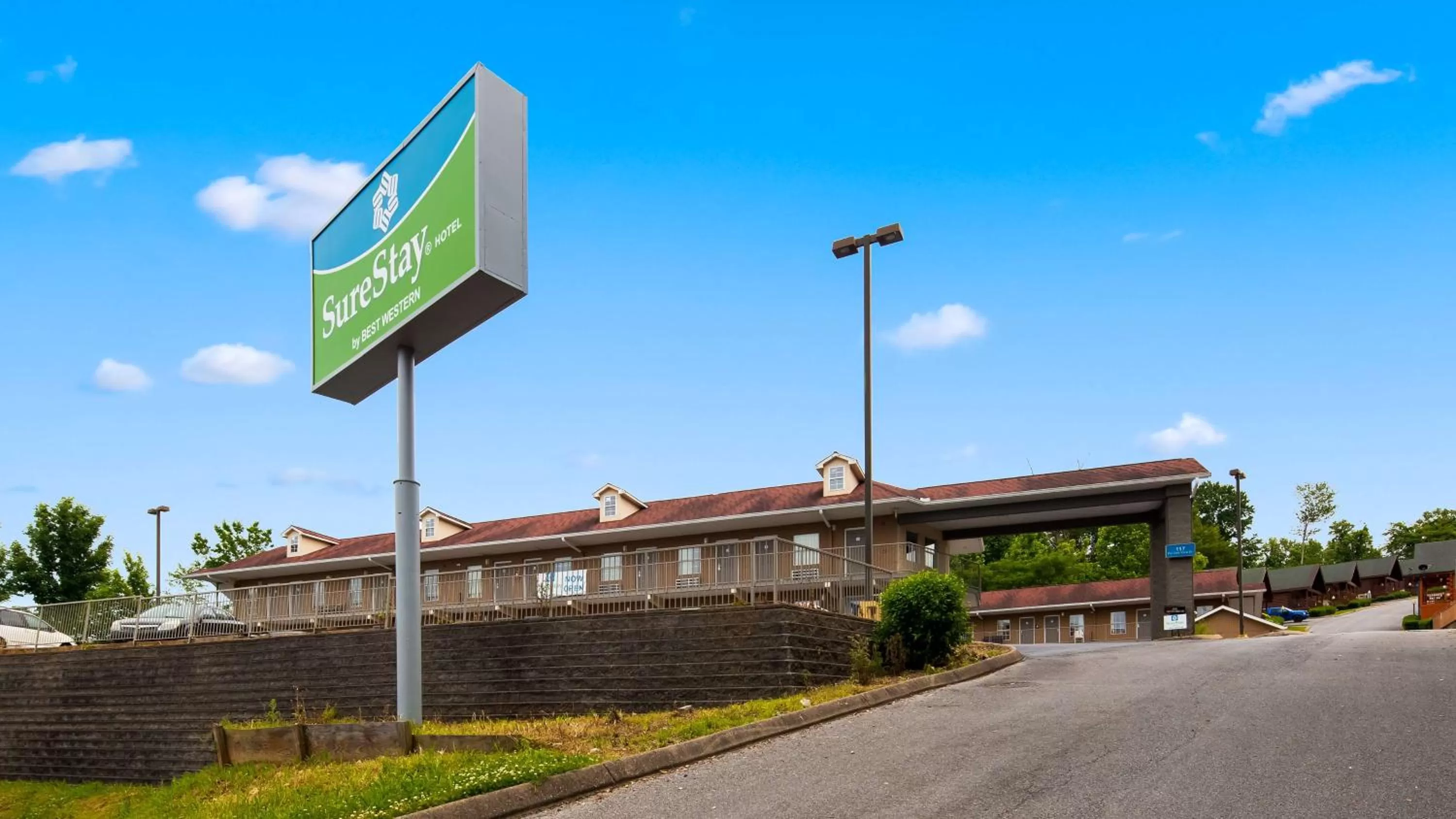 Property Building in Apple Valley Inn Pigeon Forge