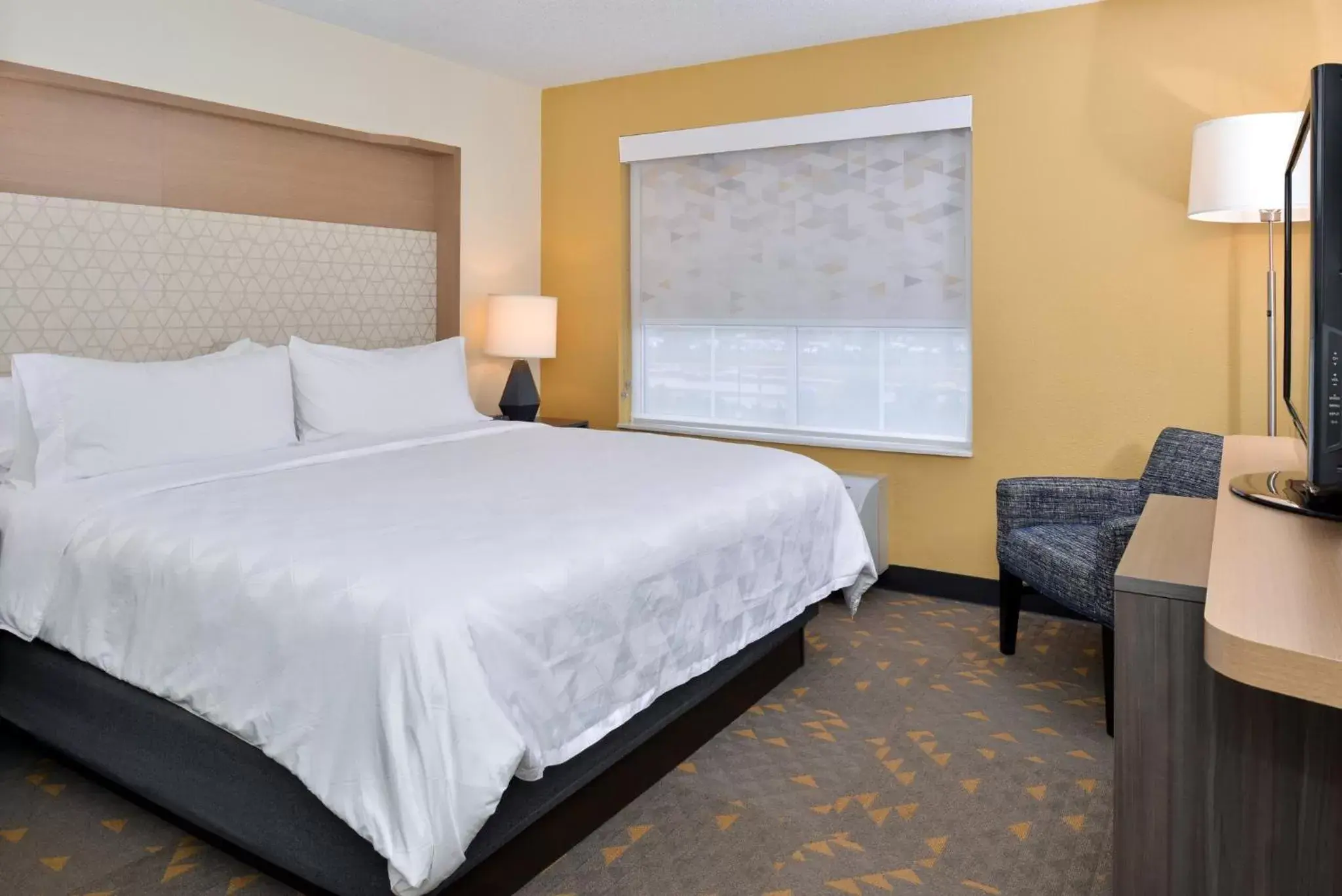 Photo of the whole room, Bed in Holiday Inn Hotel & Suites Overland Park-Convention Center, an IHG Hotel