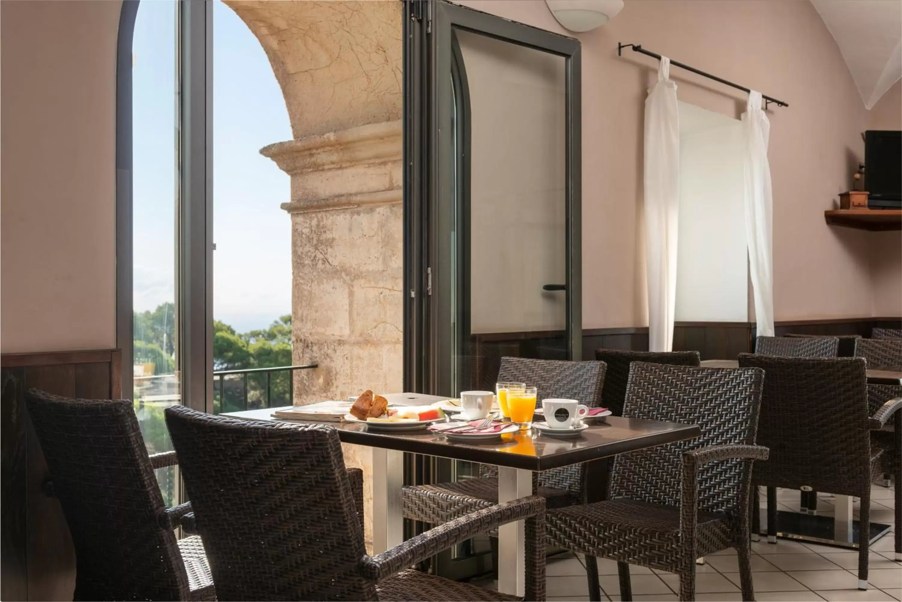 Restaurant/Places to Eat in Petit Hotel Hostatgeria Sant Salvador