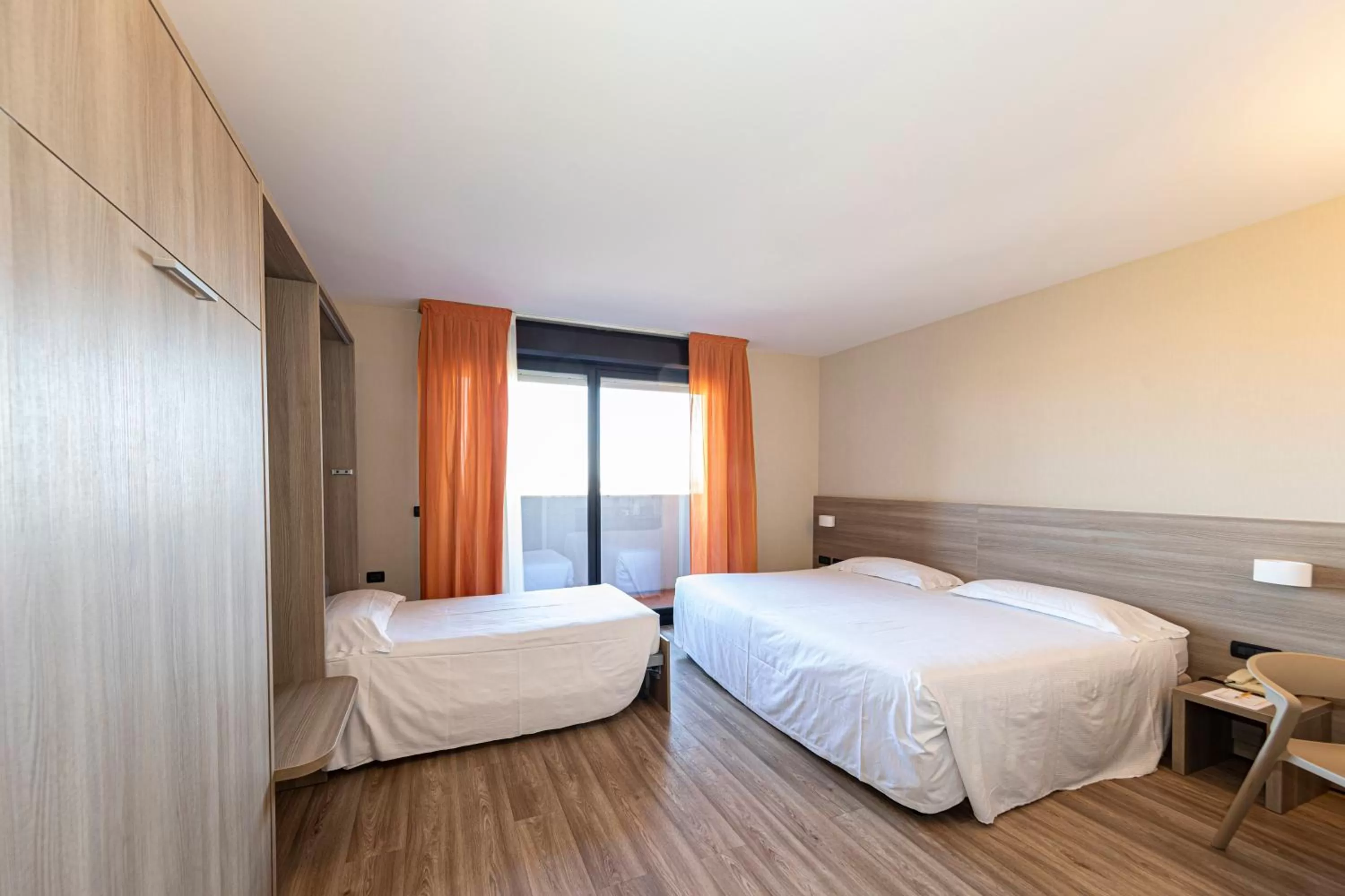 Bedroom, Bed in Hotel Donatello Imola