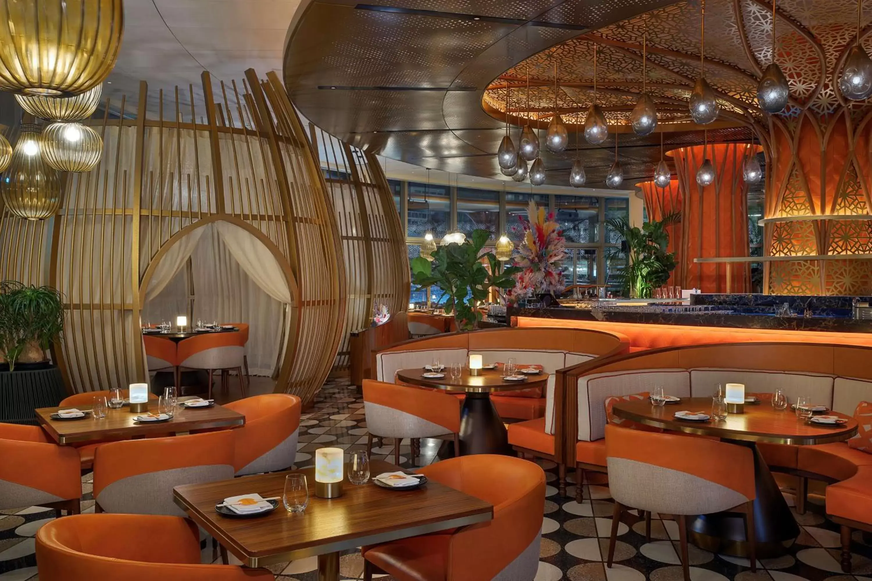 Lounge or bar, Restaurant/Places to Eat in Waldorf Astoria Lusail, Doha
