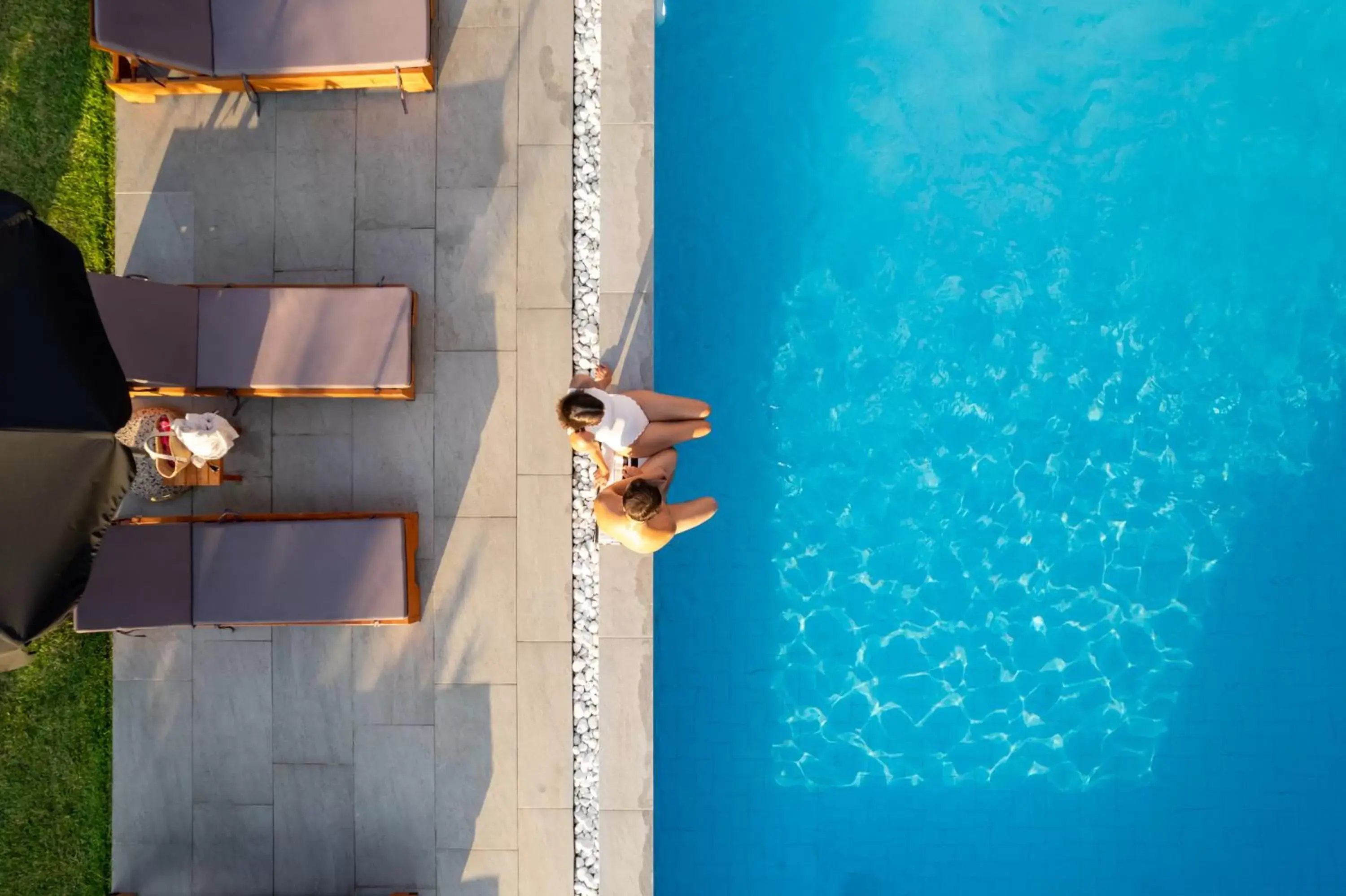 Swimming pool, Bathroom in Hotel Yakinthos