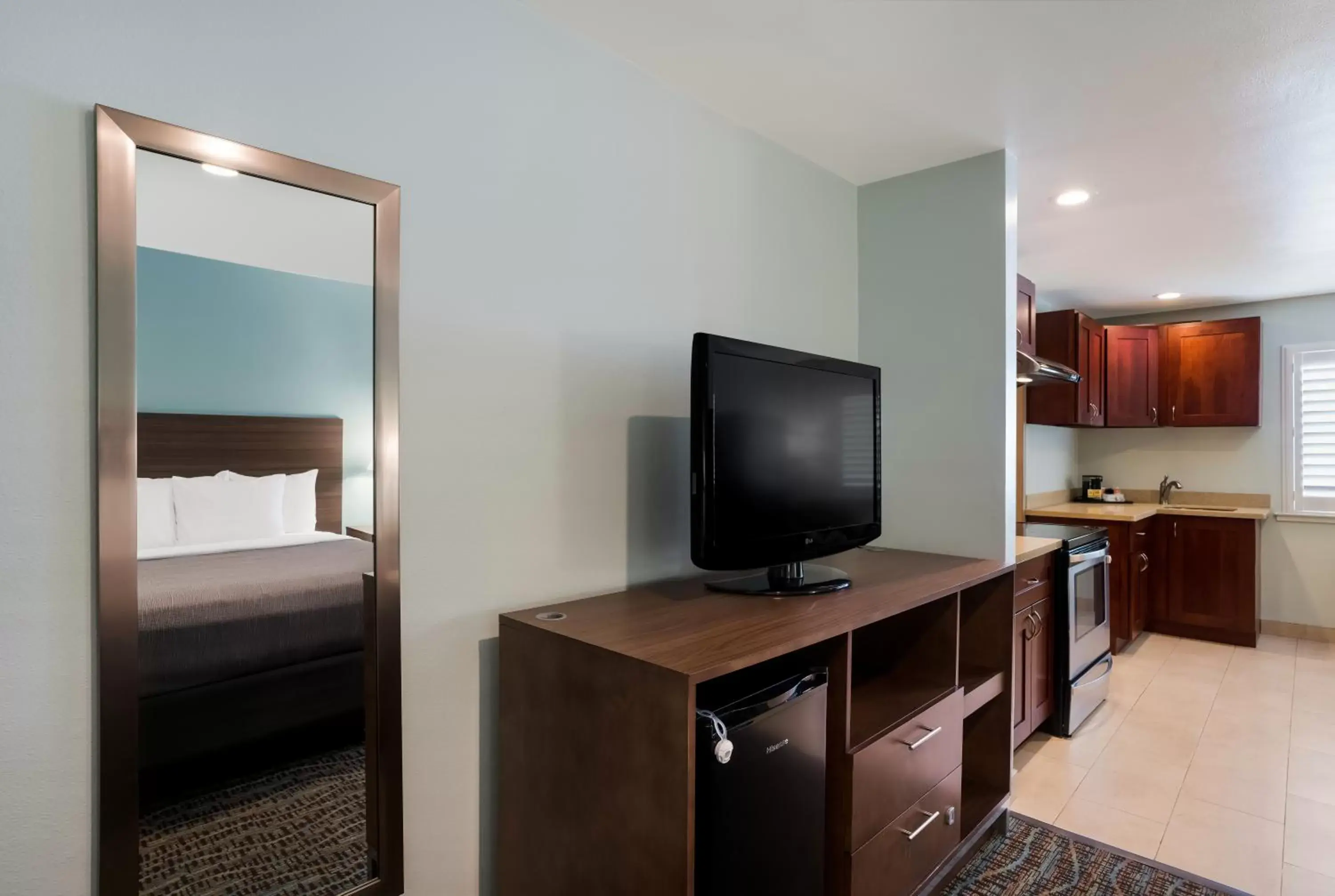 TV and multimedia, TV/Entertainment Center in Quality Inn Fairfield Napa Valley Area