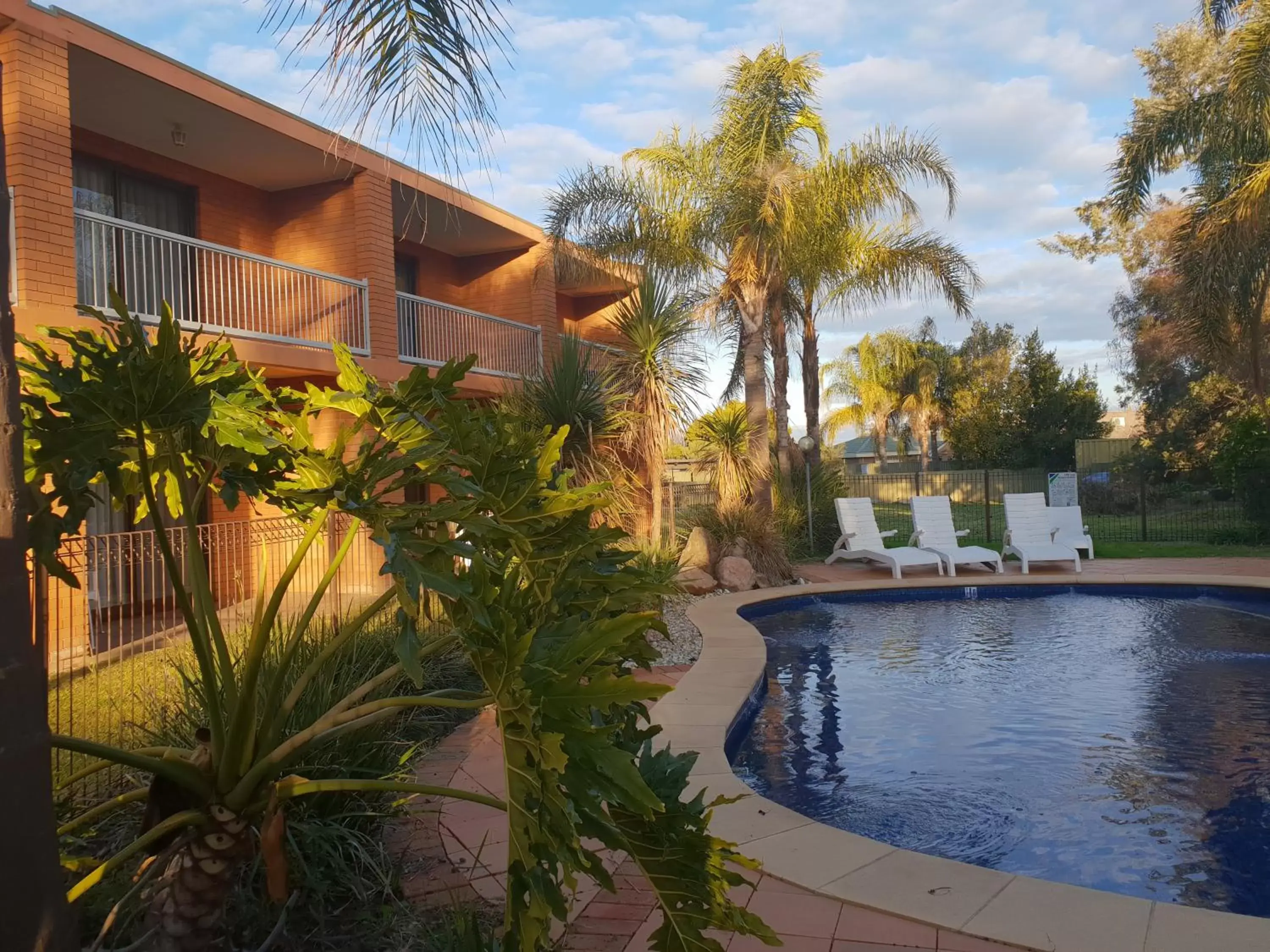 Swimming pool in Crystal Fountain Motel Albury Swimming pool in Crystal Fountain Motel Albury