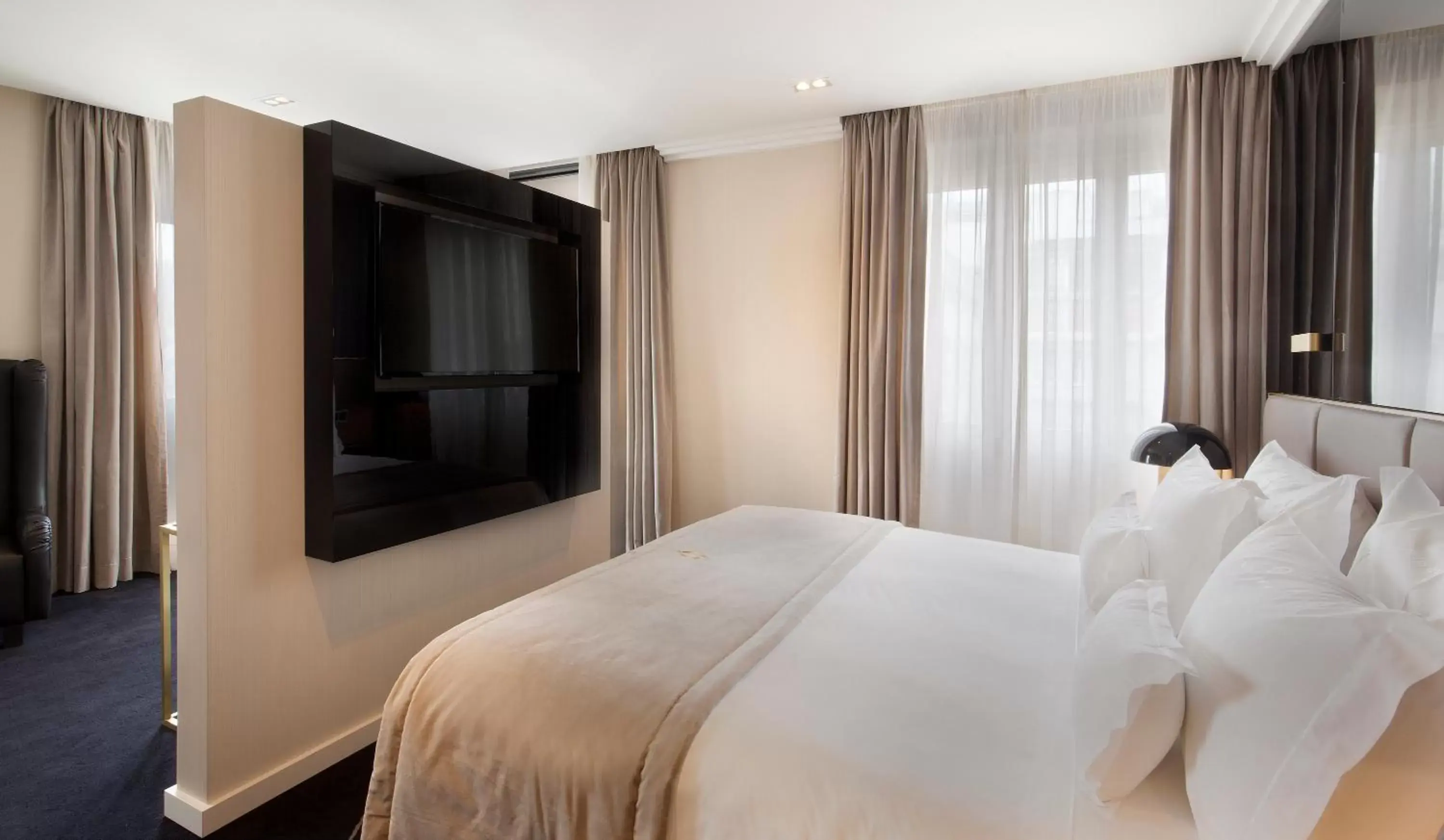 TV and multimedia, Bed in Altis Avenida Hotel