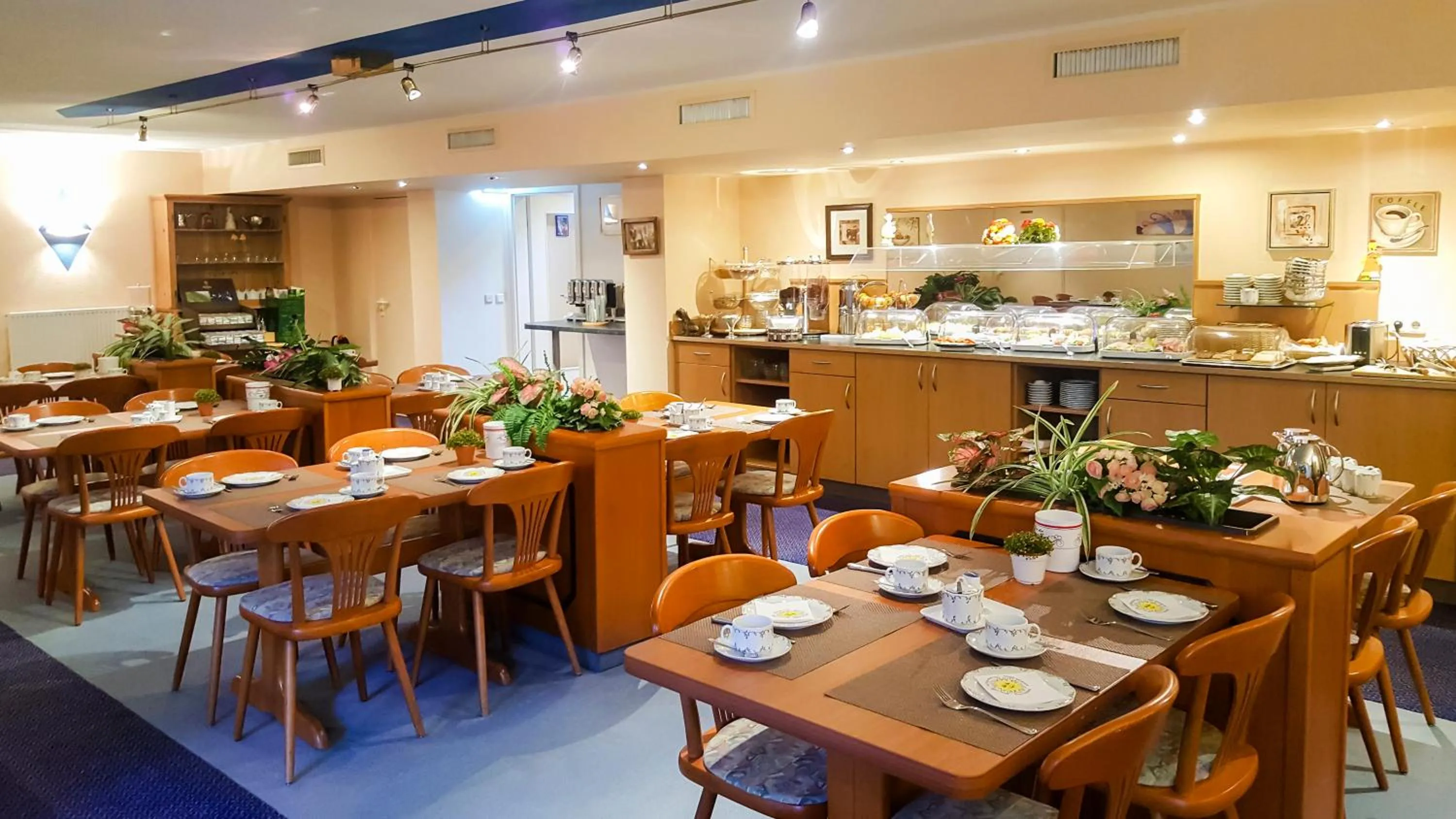 Buffet breakfast in Hotel Am Düsseldorfer Platz