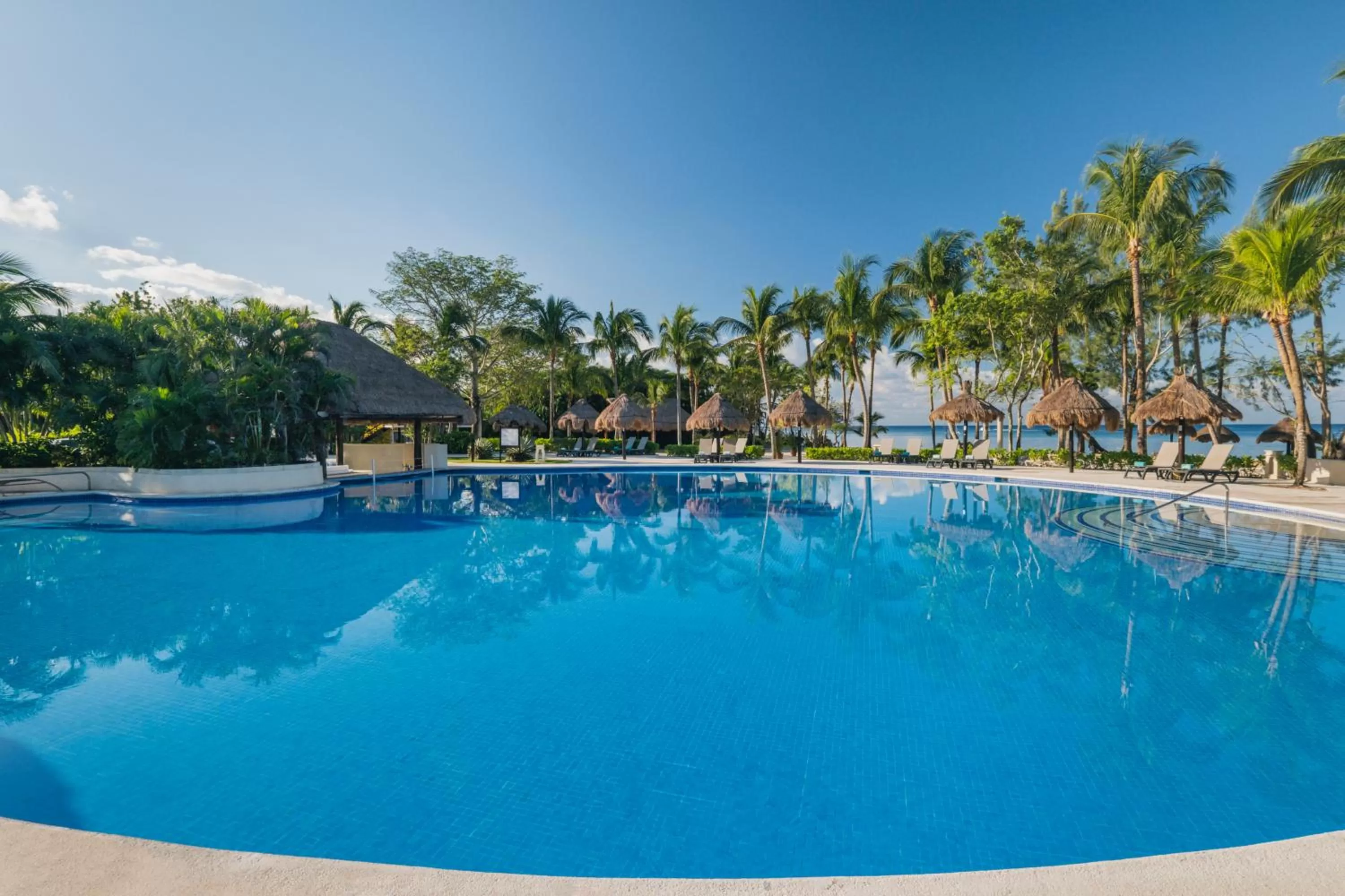 Swimming pool in Iberostar Waves Cozumel - All Inclusive