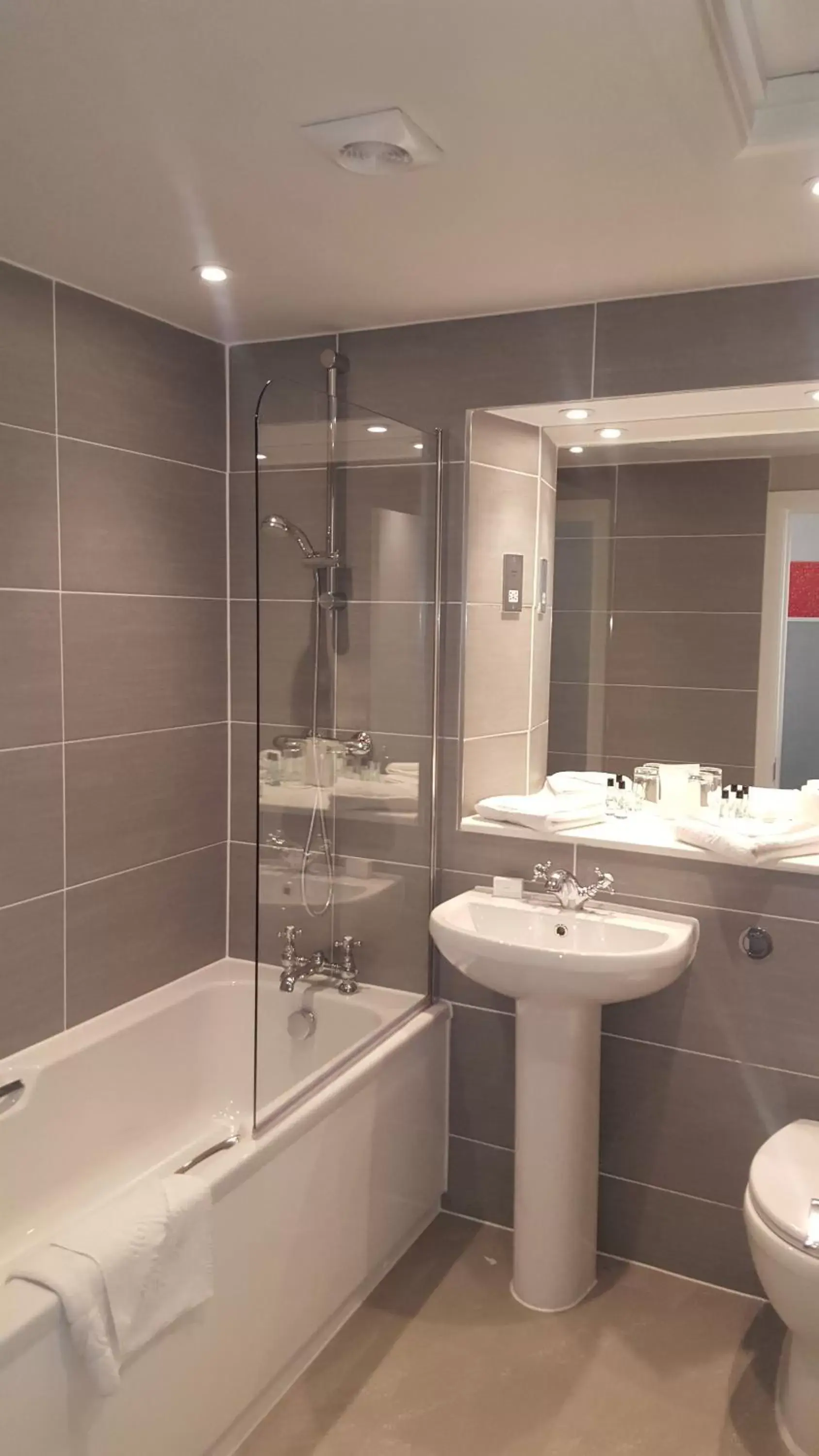 Shower, Bathroom in The Osborne Hotel