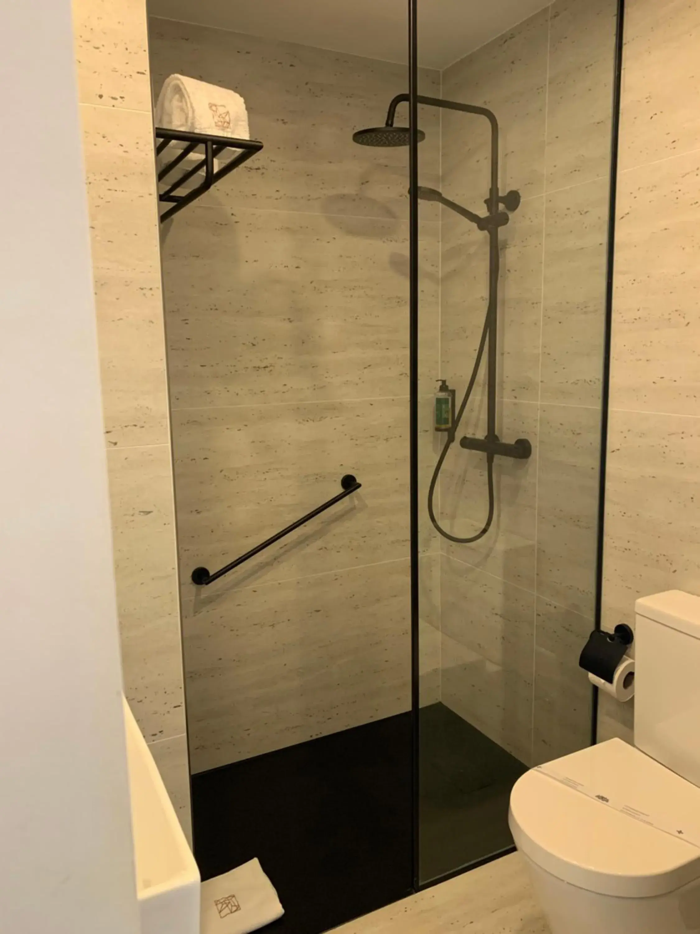 Shower, Bathroom in Hotel Moutados