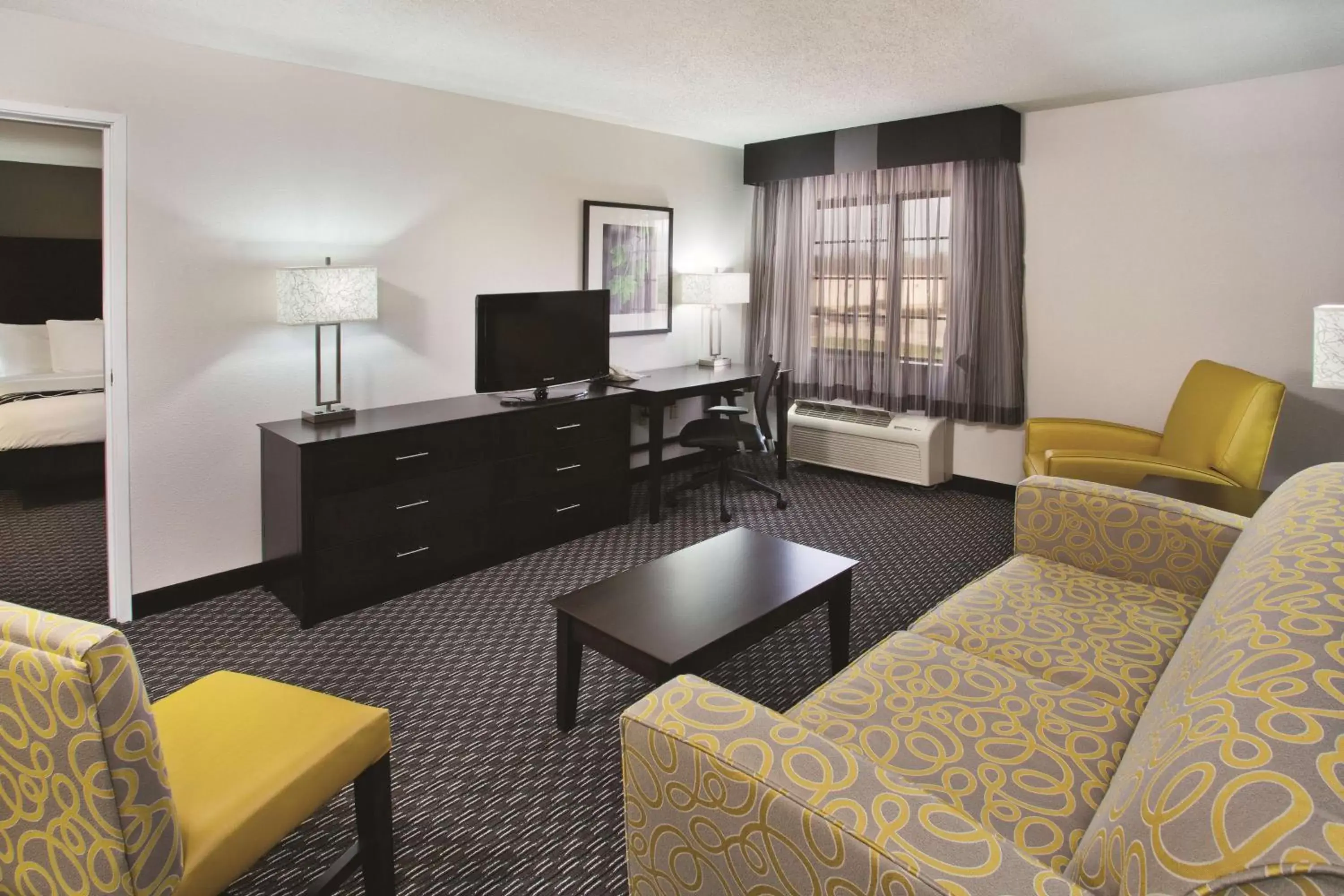 One-Bedroom Deluxe Family Suite - Non-Smoking in La Quinta by Wyndham Clifton/Rutherford