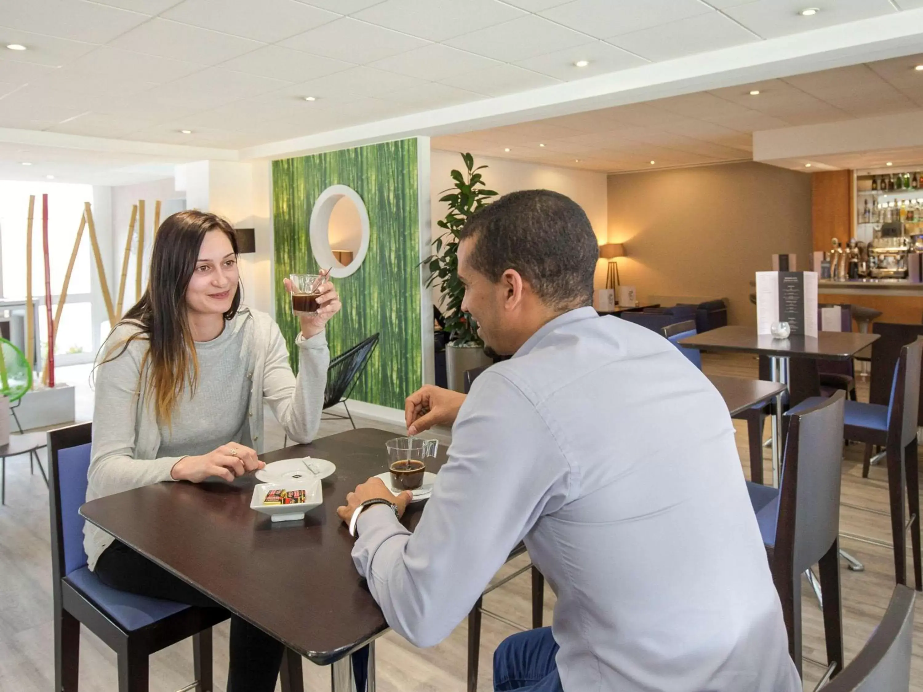 Lounge or bar in Novotel Perpignan Nord Rivesaltes