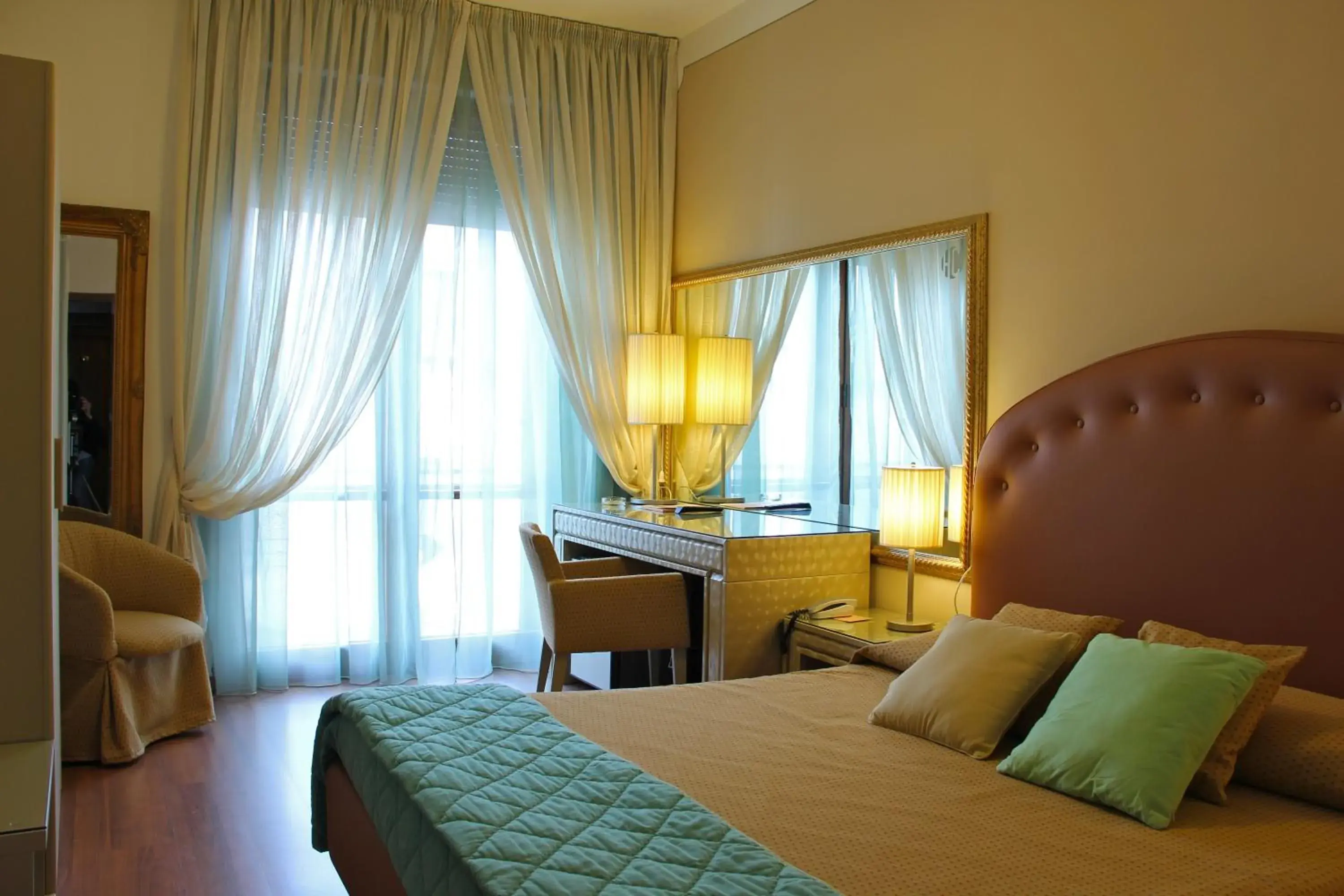 Photo of the whole room, Bed in Hotel Continentale