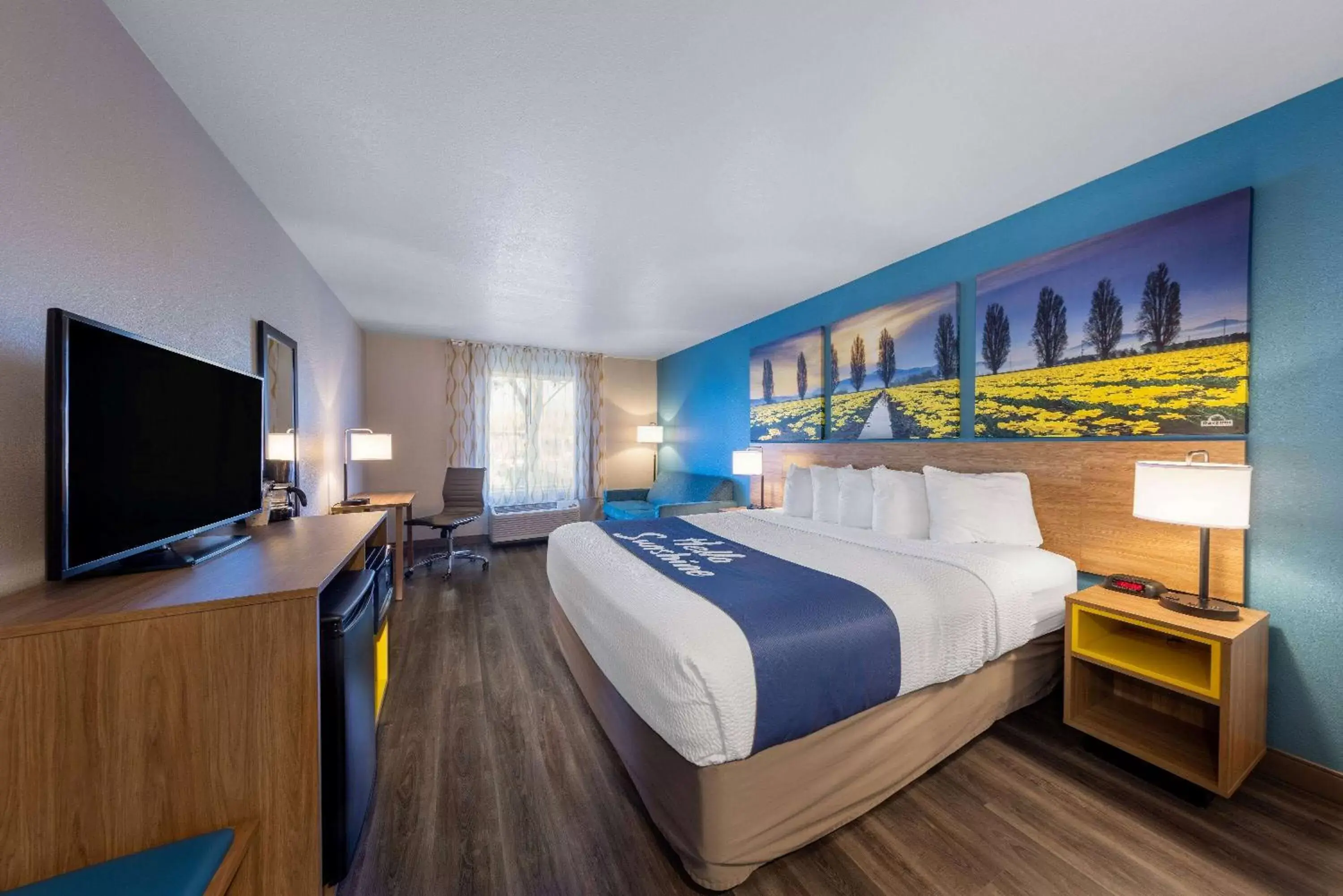 Photo of the whole room, Bed in Days Inn by Wyndham Lathrop