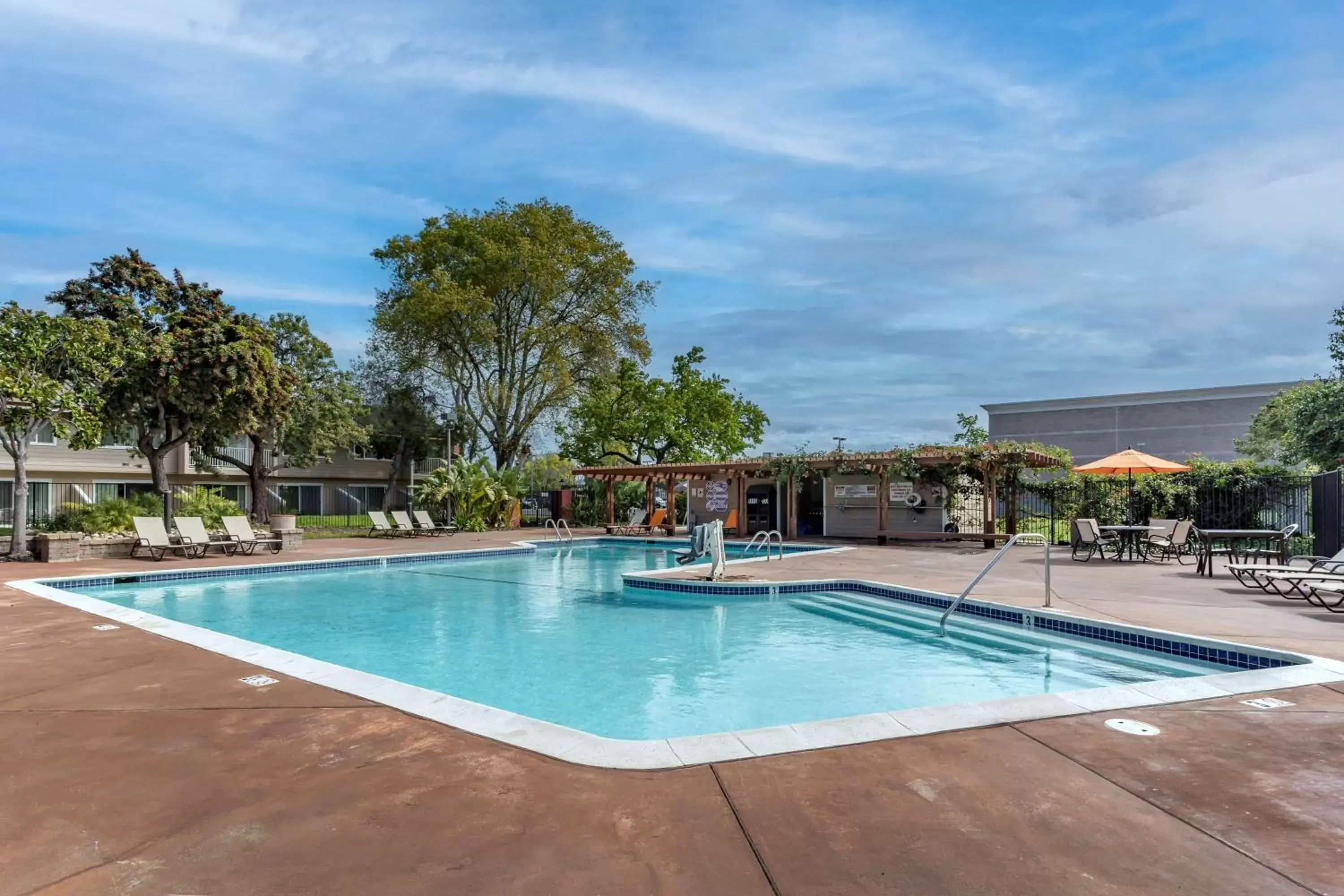 Pool view, Swimming Pool in Best Western Plus Garden Court Inn