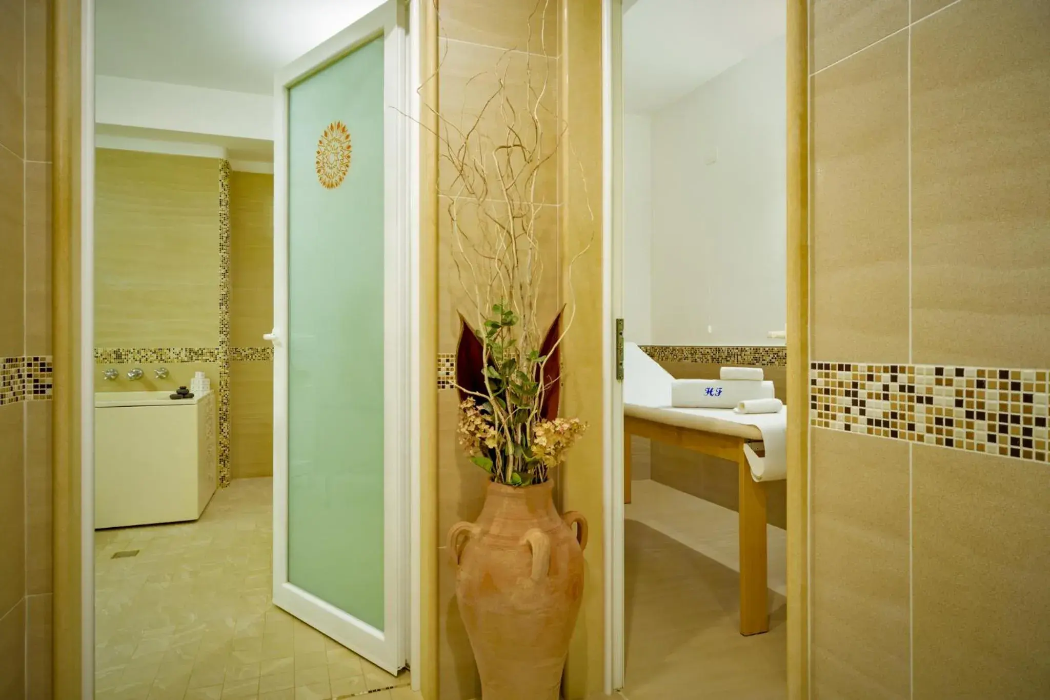 Hot Spring Bath, Bathroom in Hotel Floridiana Terme