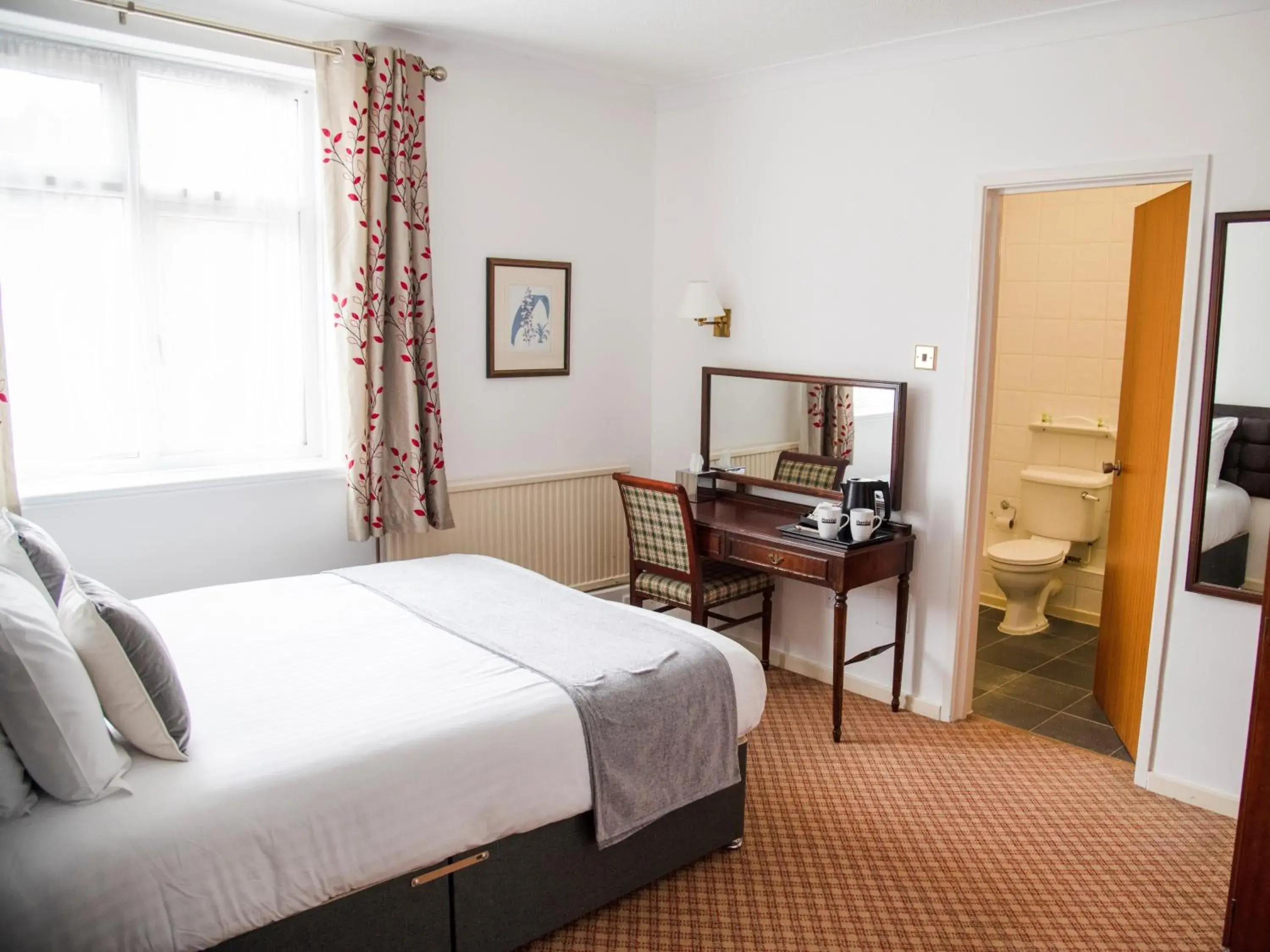 Photo of the whole room, Bed in Hamlet Hotels Maidstone