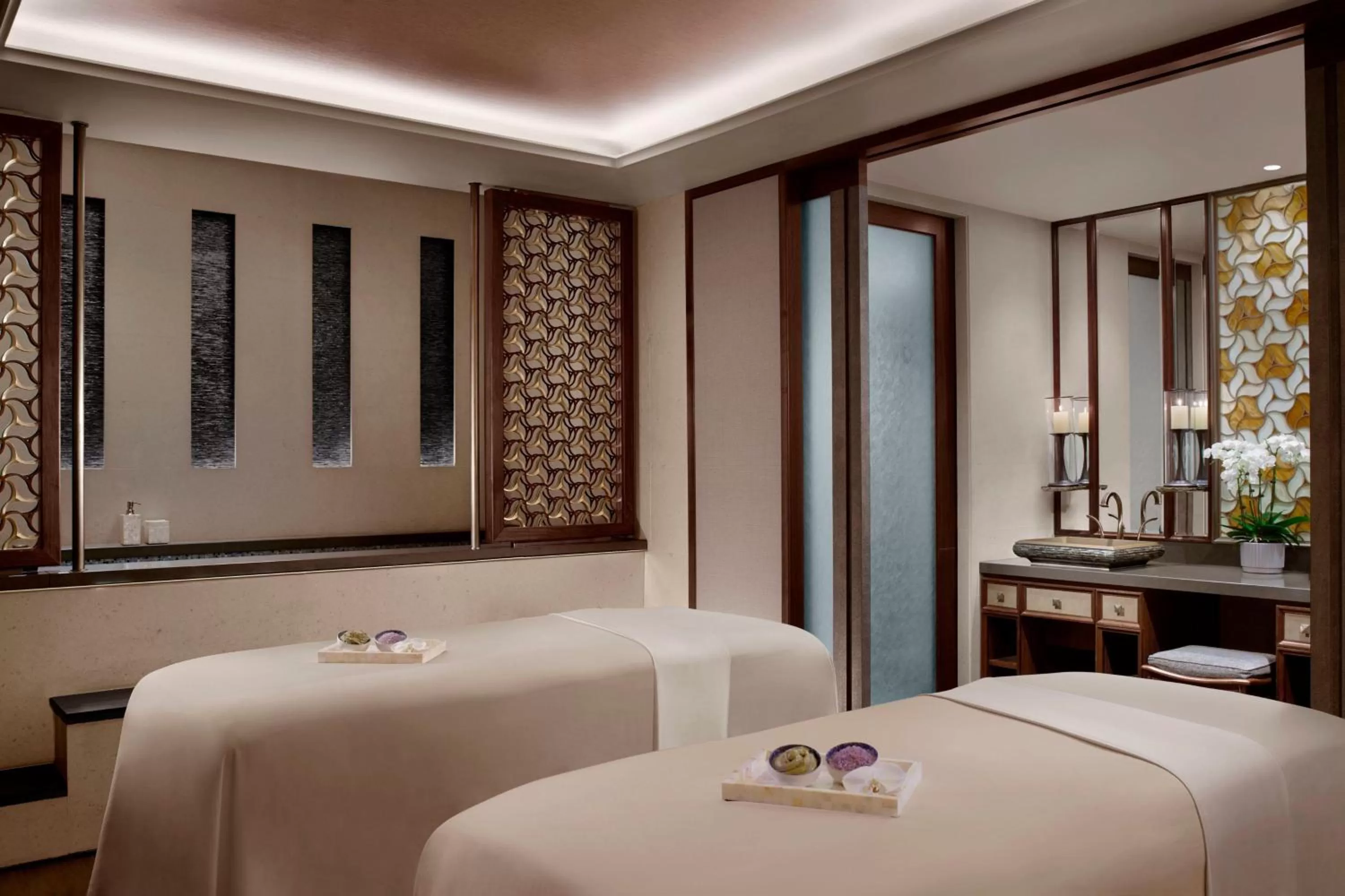 Spa and wellness centre/facilities, Bed in The Ritz-Carlton, Millenia Singapore