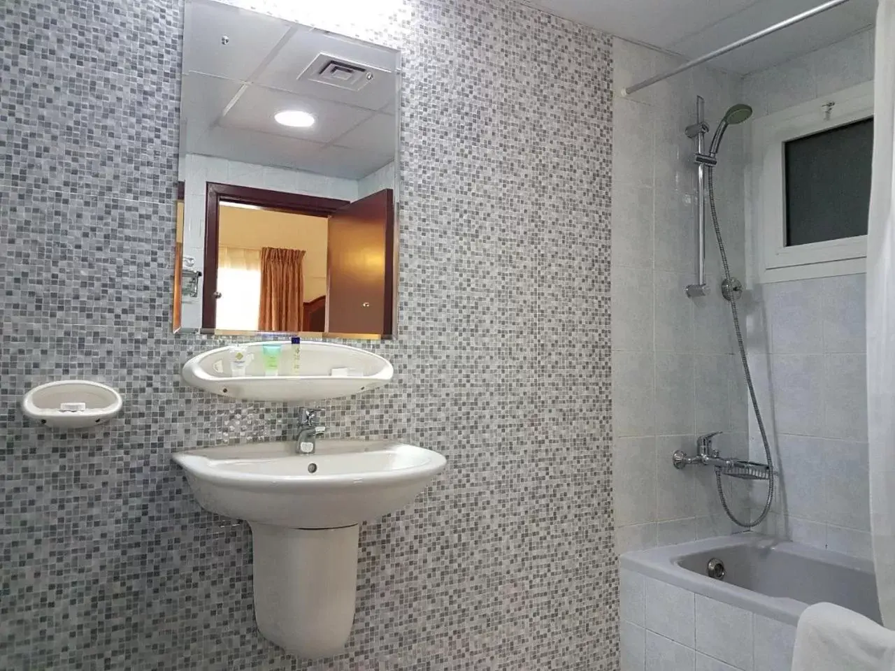 Bathroom in Nejoum Al Emarat