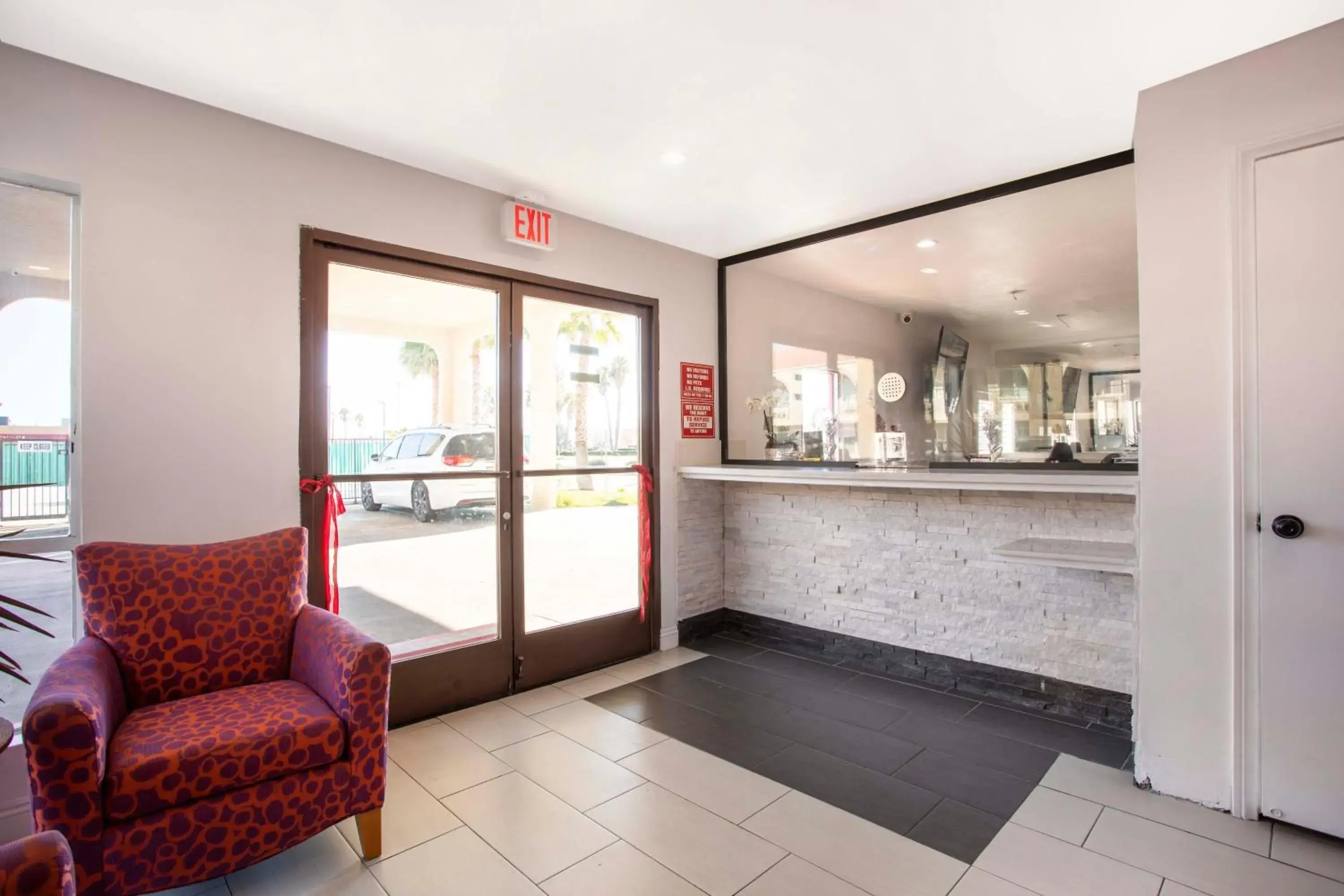 Lobby or reception in OYO Hotel Palmdale - Antelope Valley