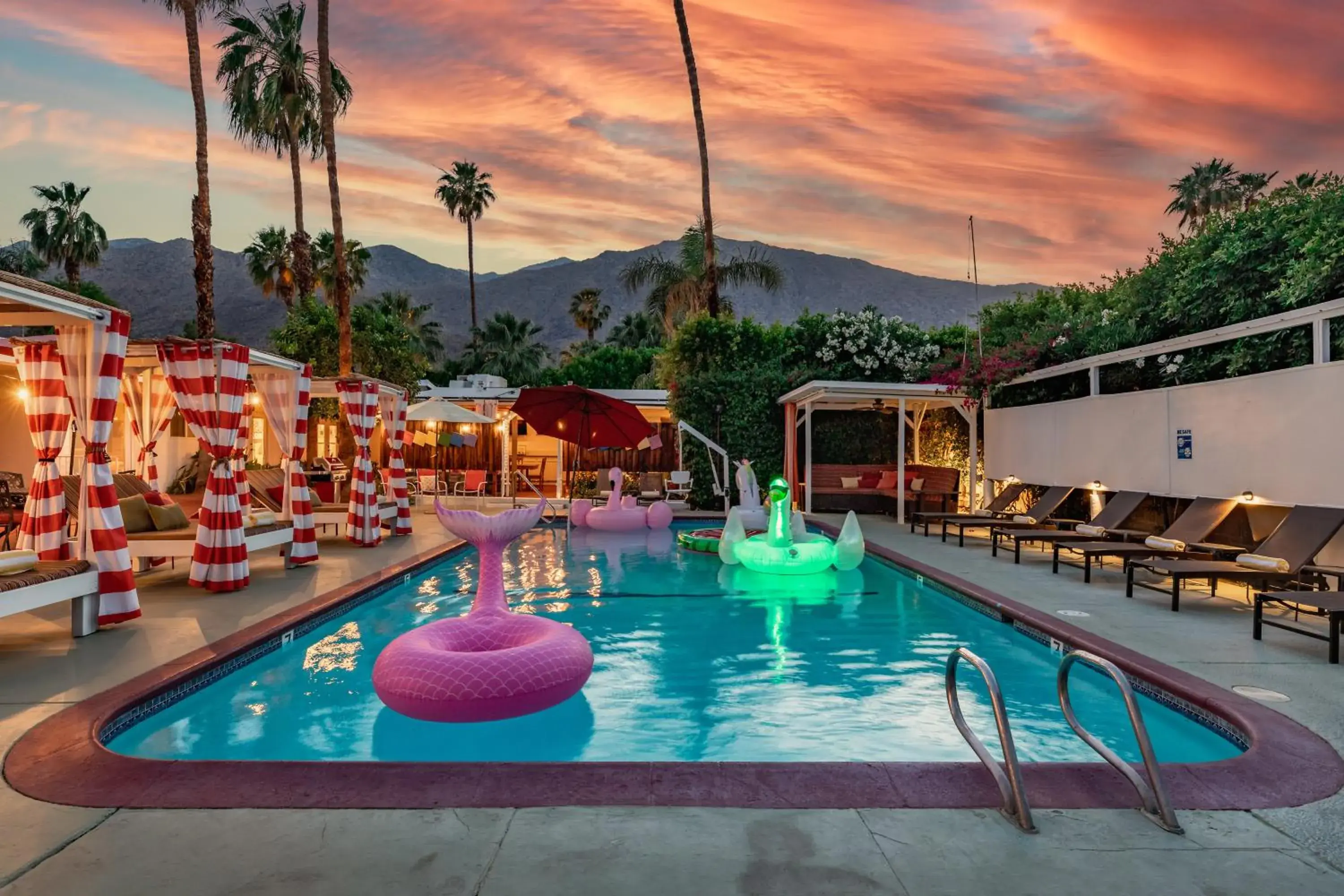 Swimming Pool in Float Palm Springs
