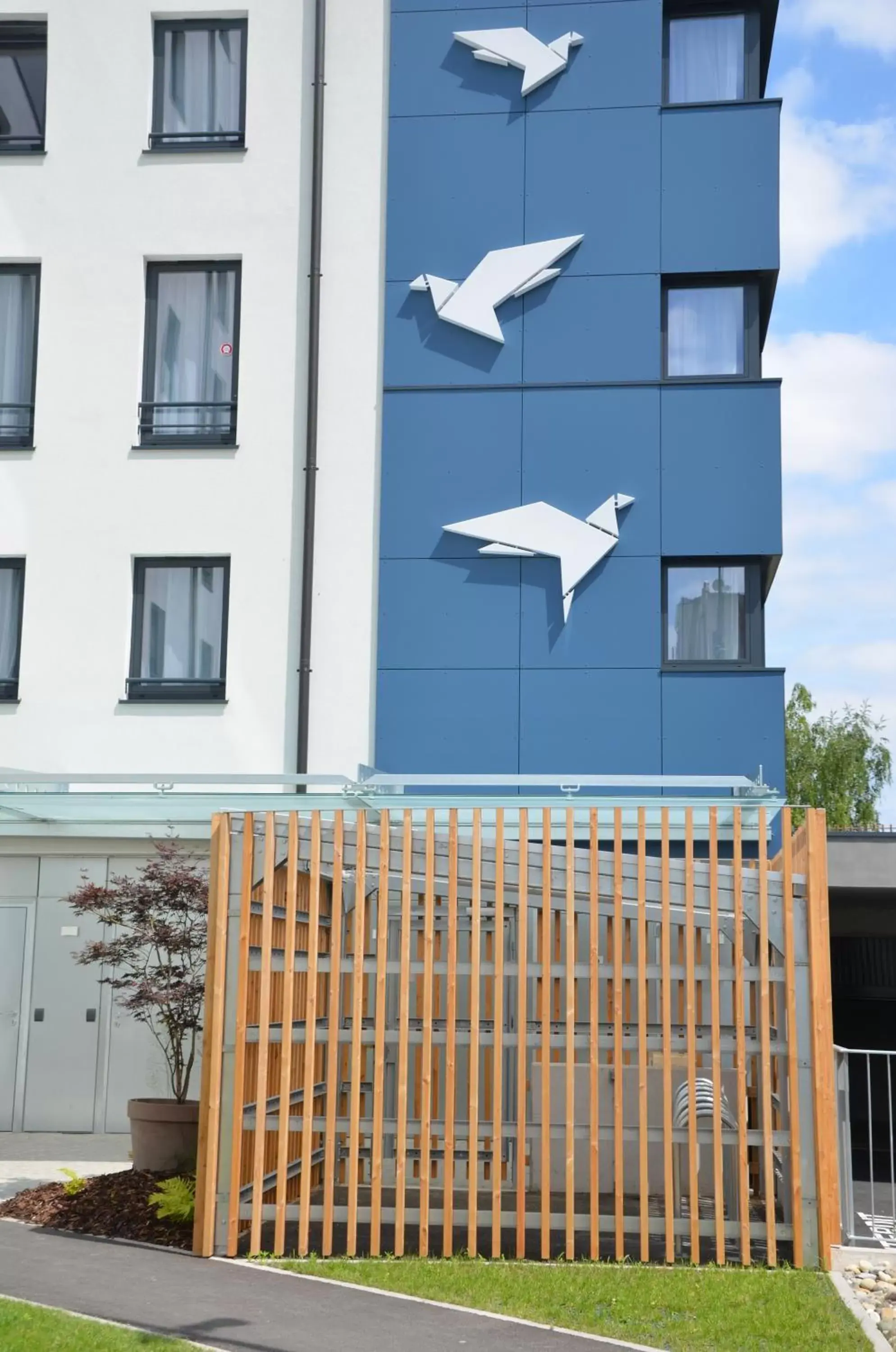 Facade/entrance, Property Building in Hôtel ORIGAMI