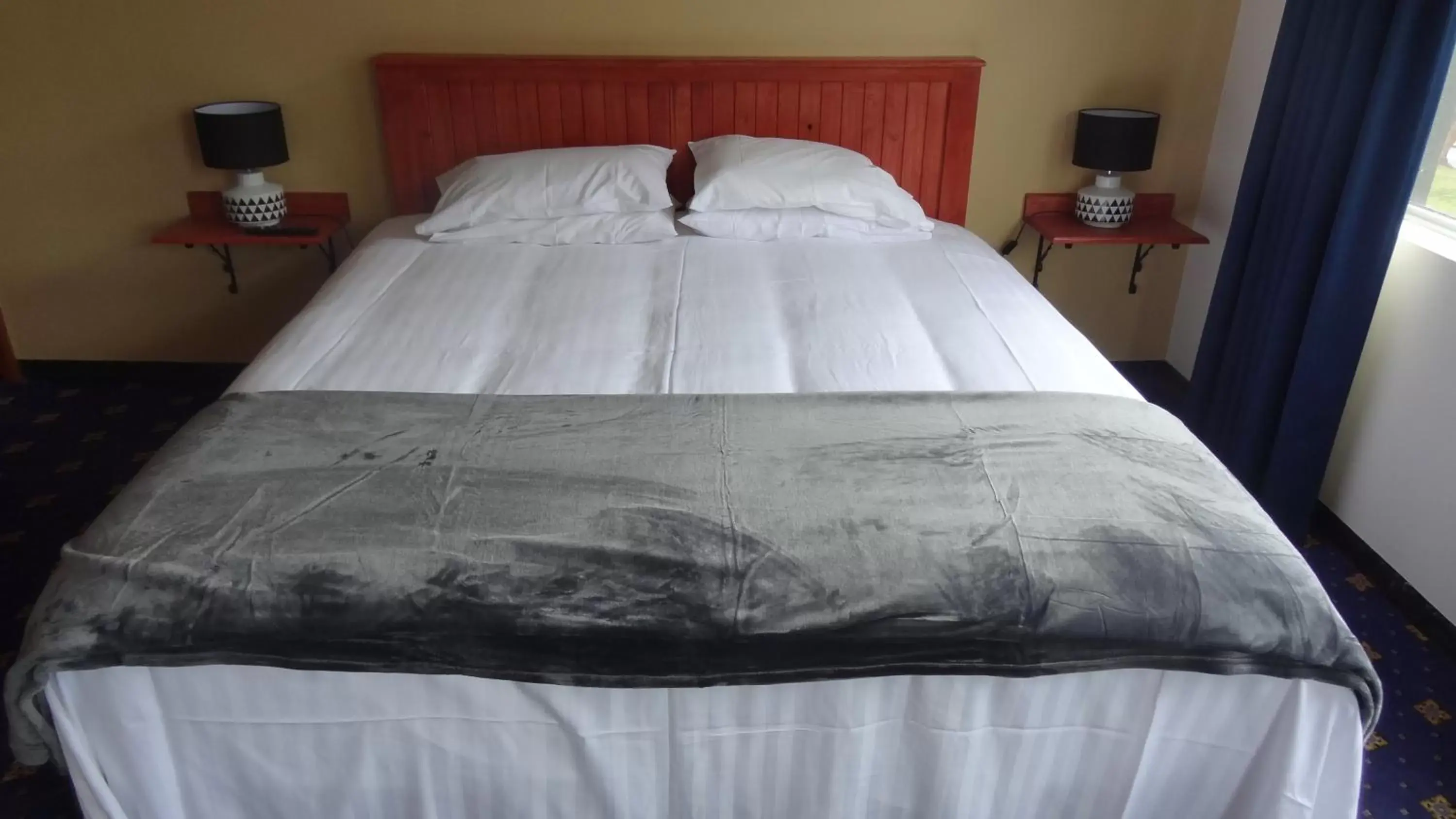 Bed in The Wharf Hotel