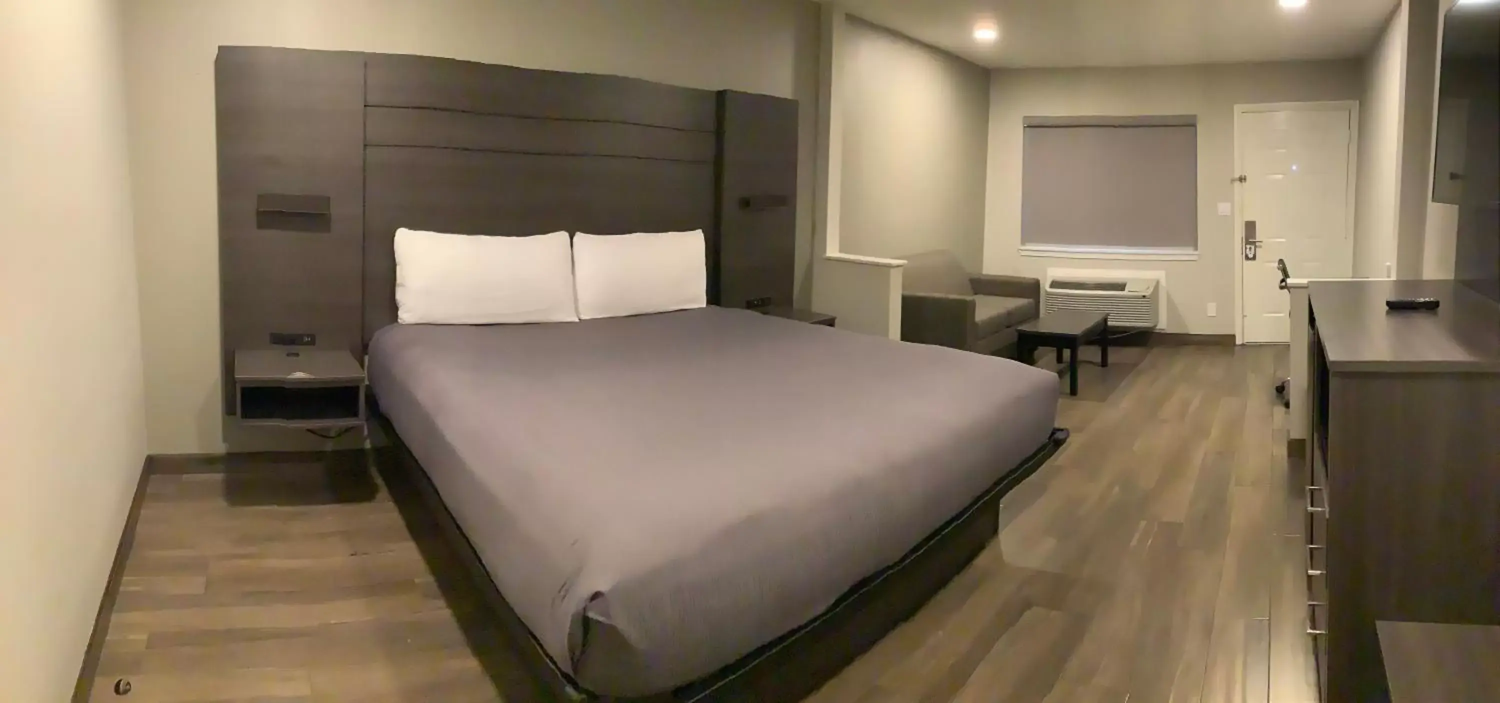 Bedroom, Bed in Americas Best Value Inn Harlingen