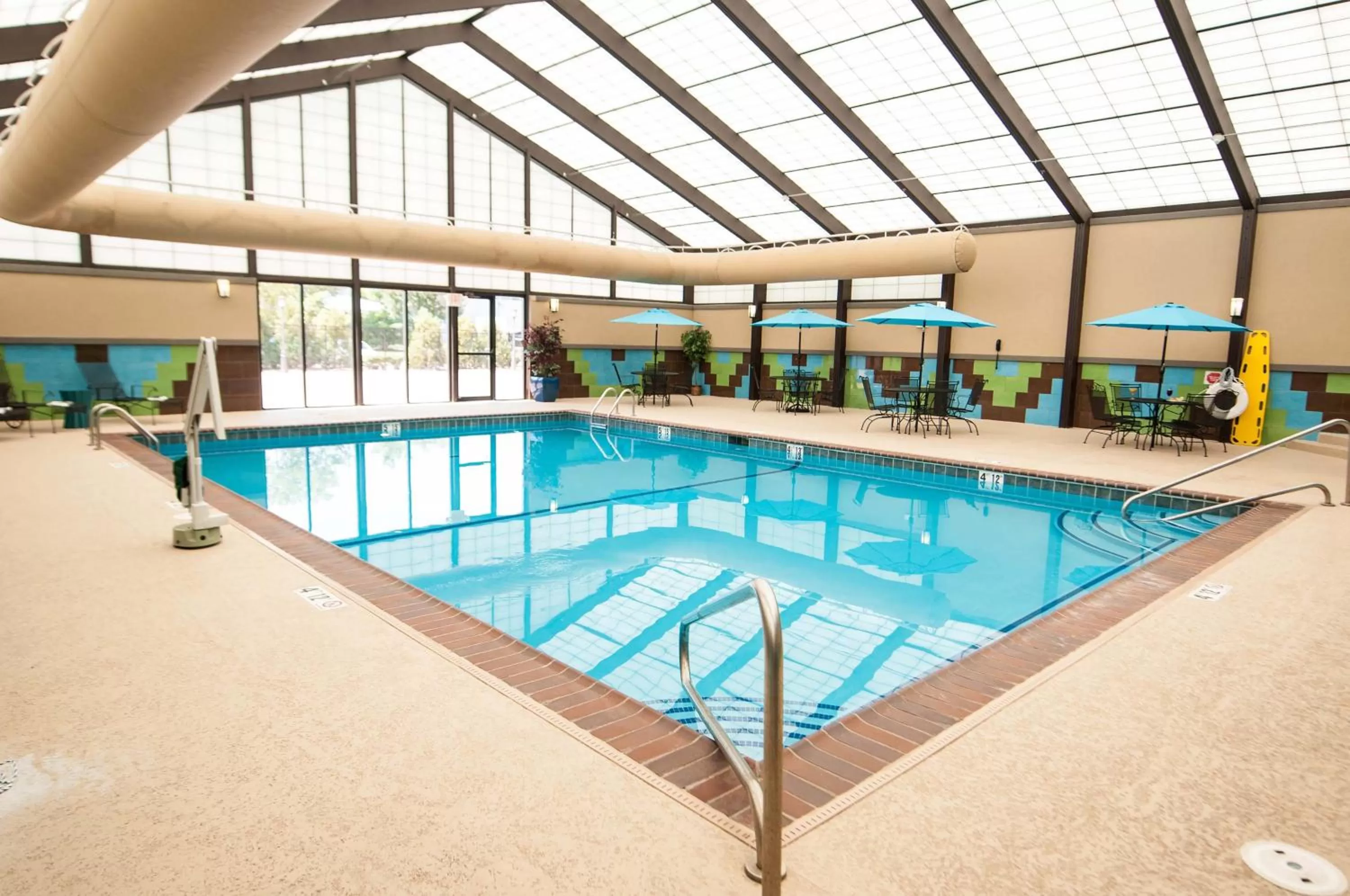 Swimming pool in Holiday Inn St. Louis Airport West Earth City by IHG