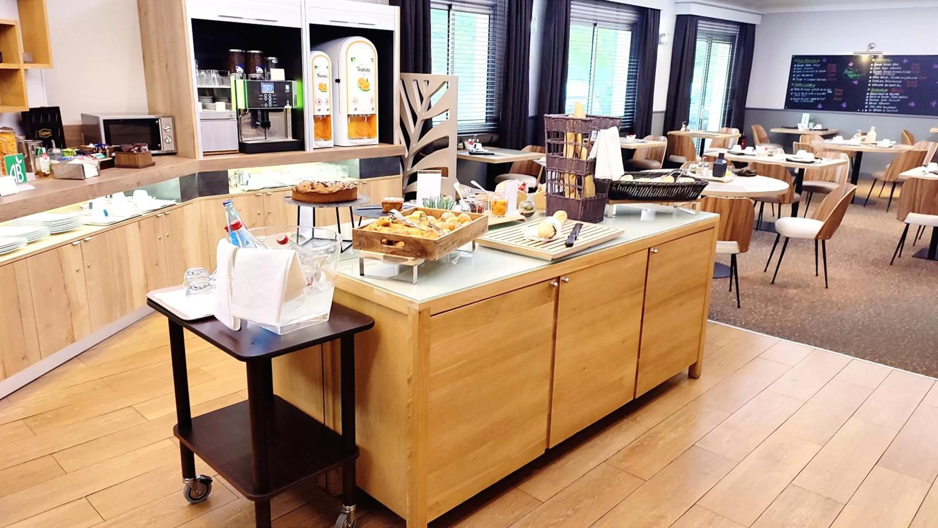 Buffet breakfast in Best Western Marseille Aeroport