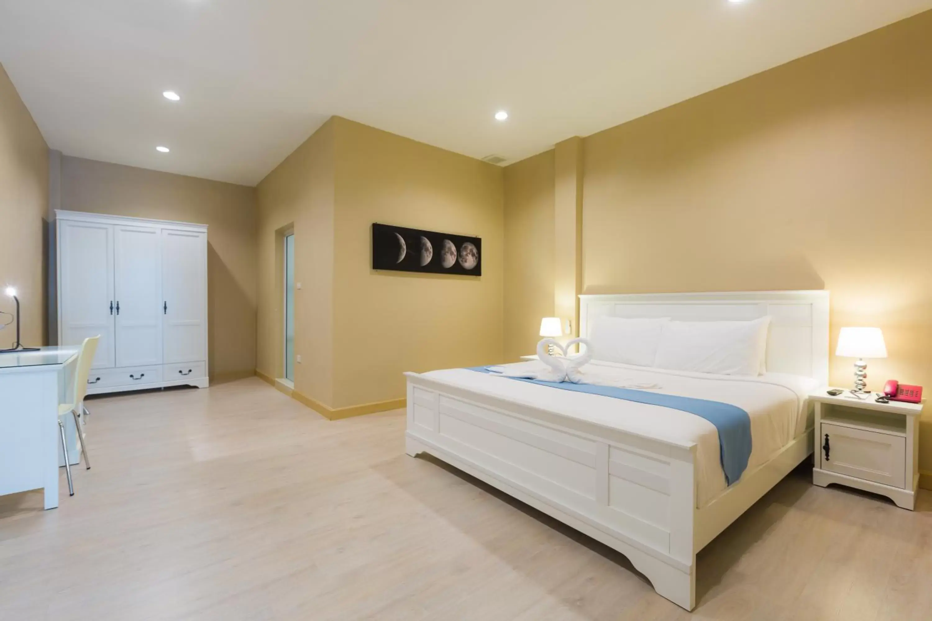 Bedroom, Bed in Zing Resort & Spa