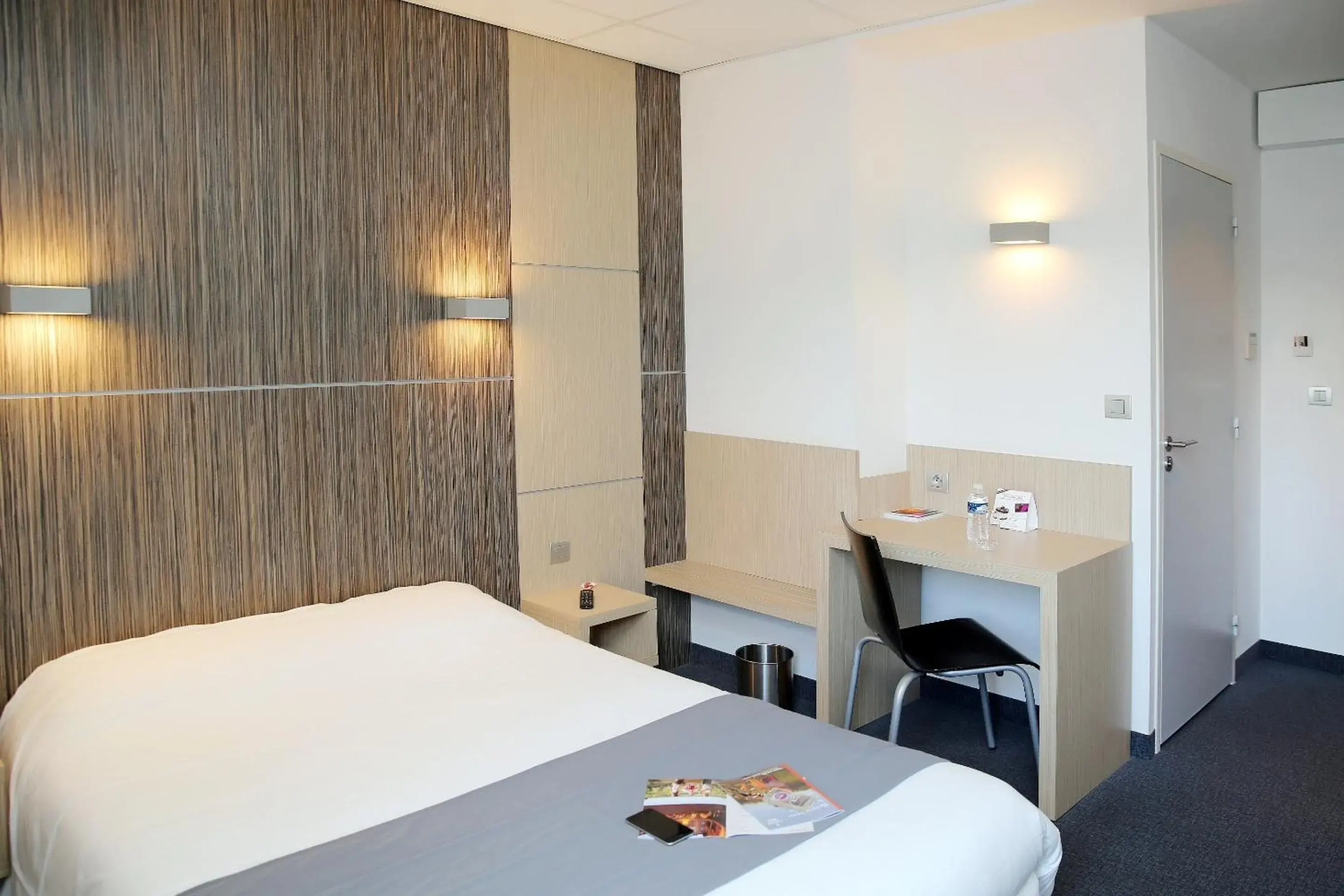 Bedroom, Bed in The Originals City, Hotel Le Caussea, Castres (Inter-Hotel)